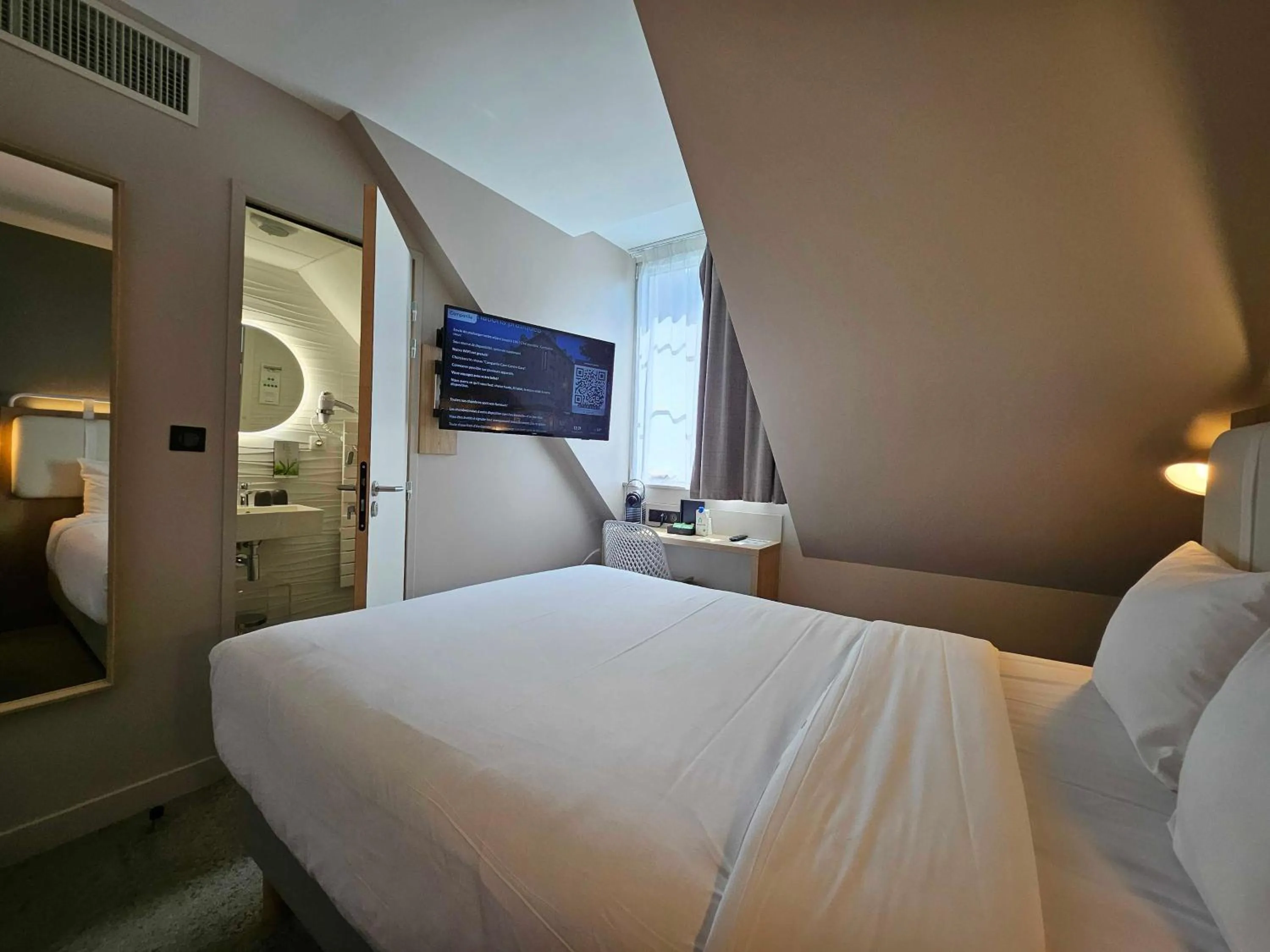 Bed in Campanile Caen Centre Gare