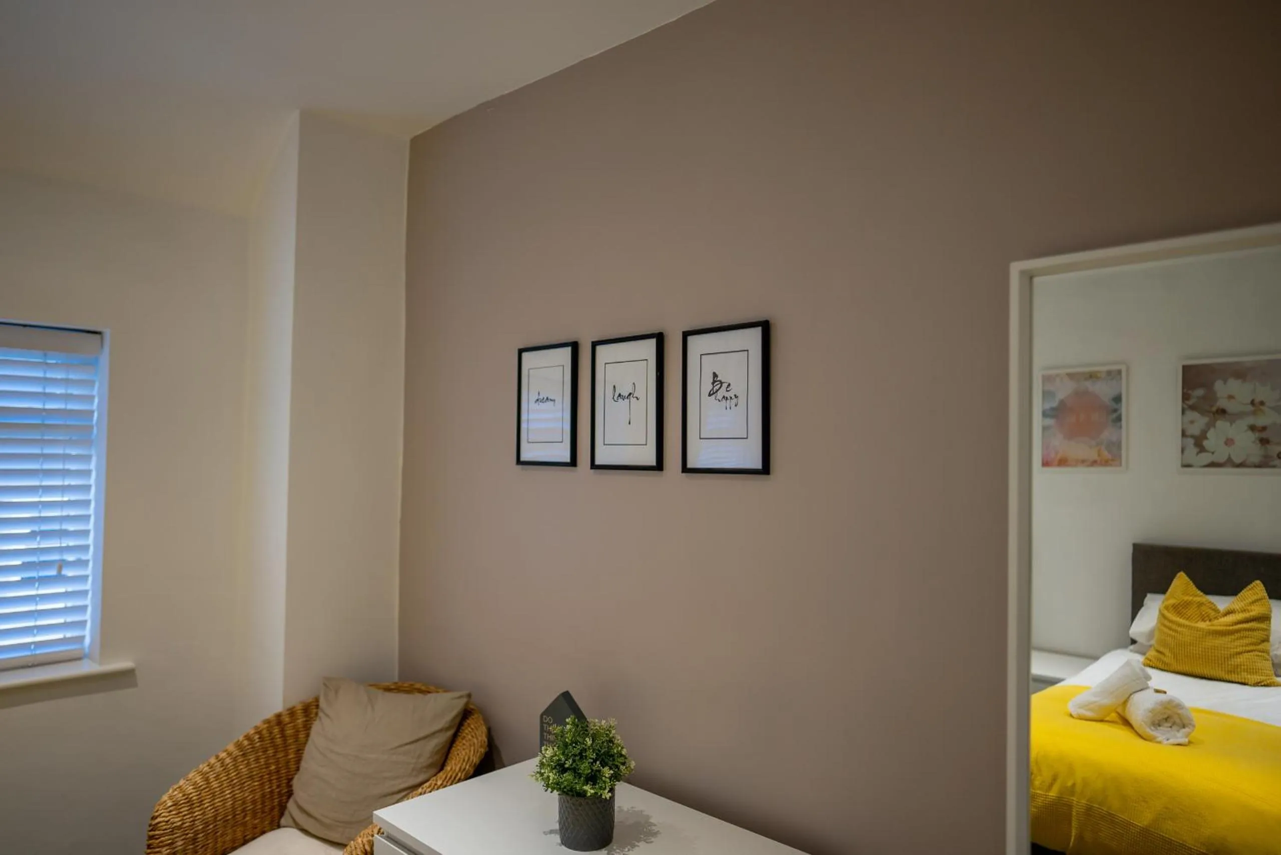 Bedroom, Bed in Town Street Apartment