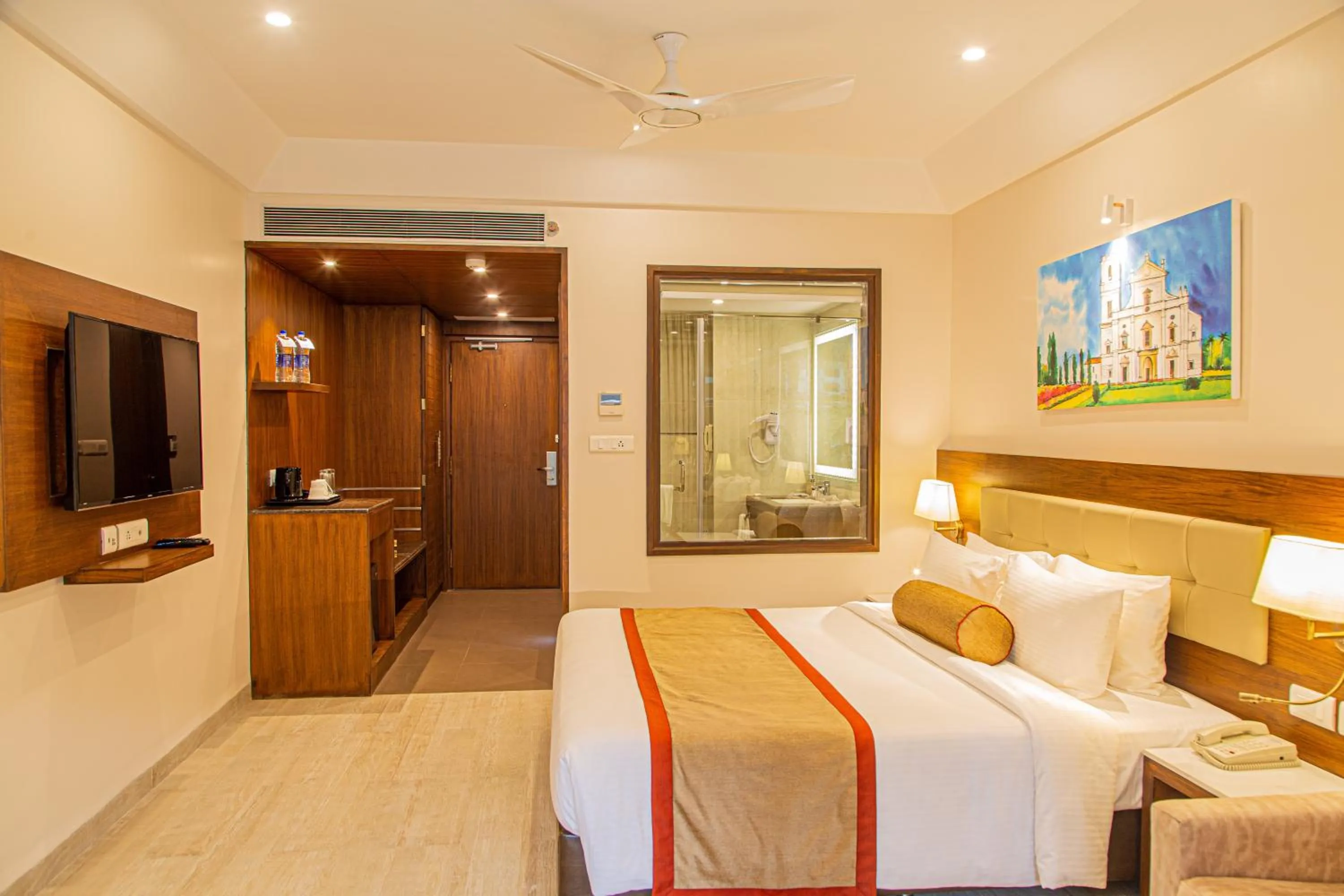 Photo of the whole room, Bed in Sobit Sarovar Portico