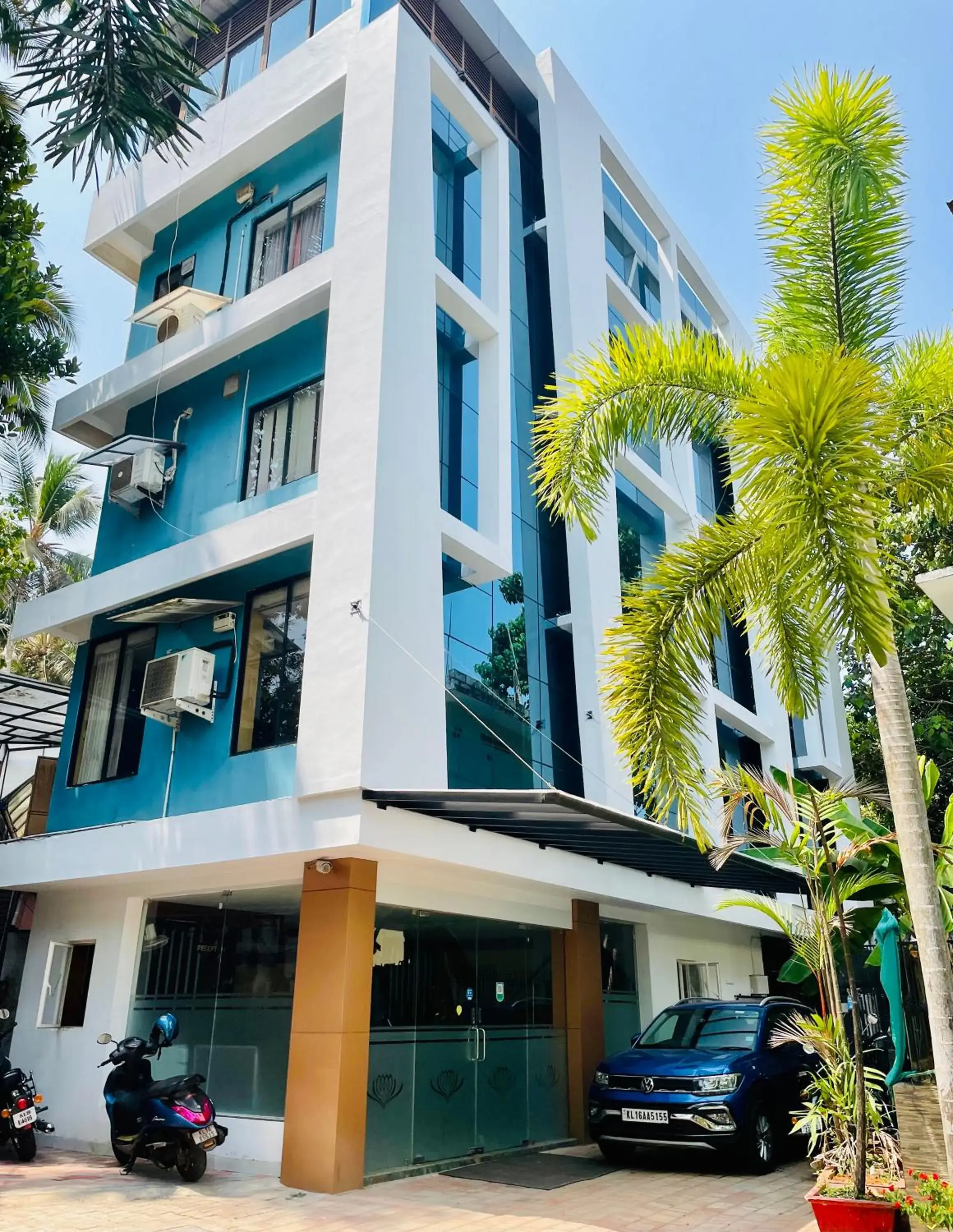 Property building in Hotel Opalo Kailas Property building in Hotel Opalo Kailas