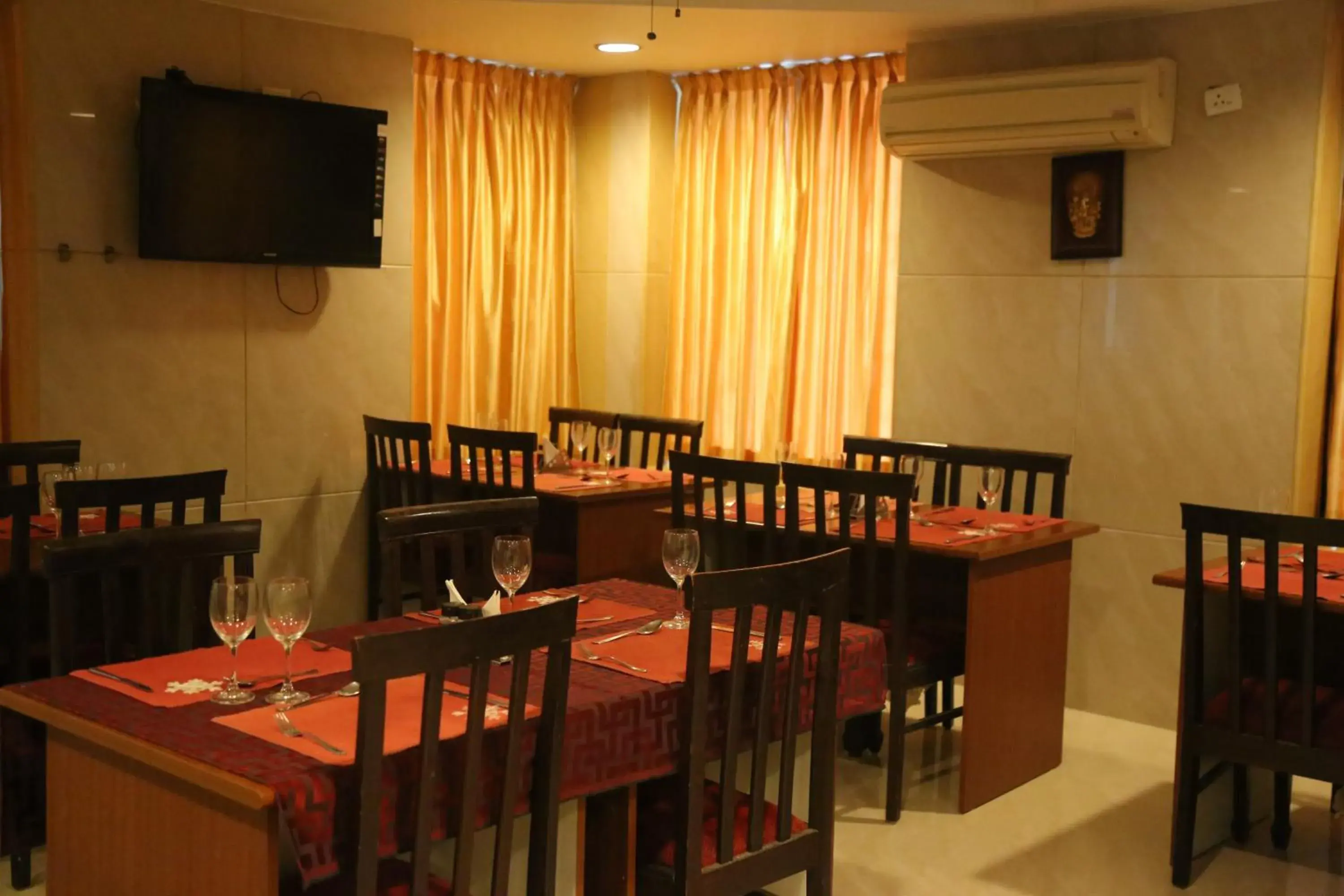 Restaurant/places to eat in Hotel Opalo Kailas Restaurant/places to eat in Hotel Opalo Kailas