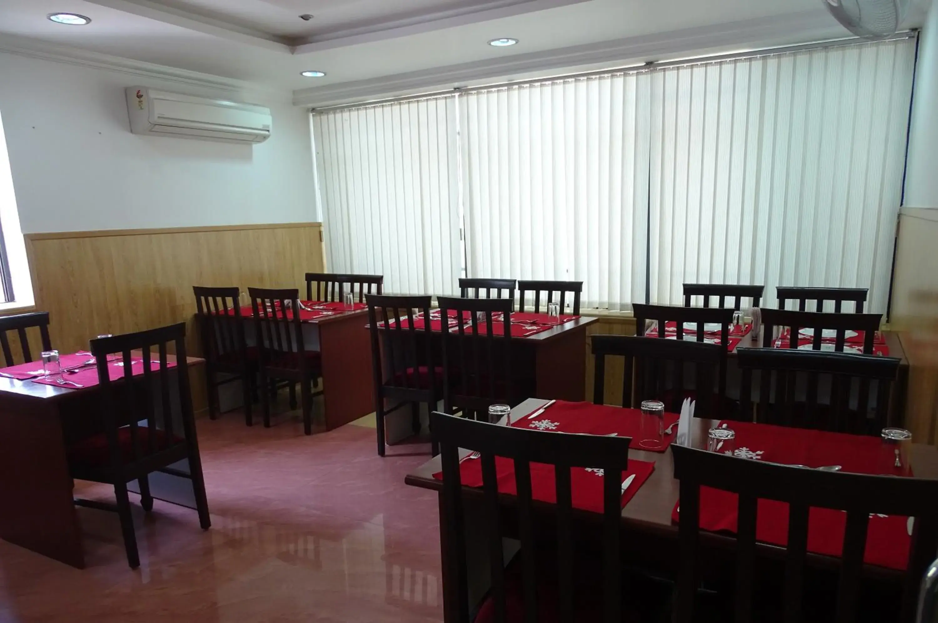 Restaurant/places to eat in Hotel Opalo Kailas Restaurant/places to eat in Hotel Opalo Kailas