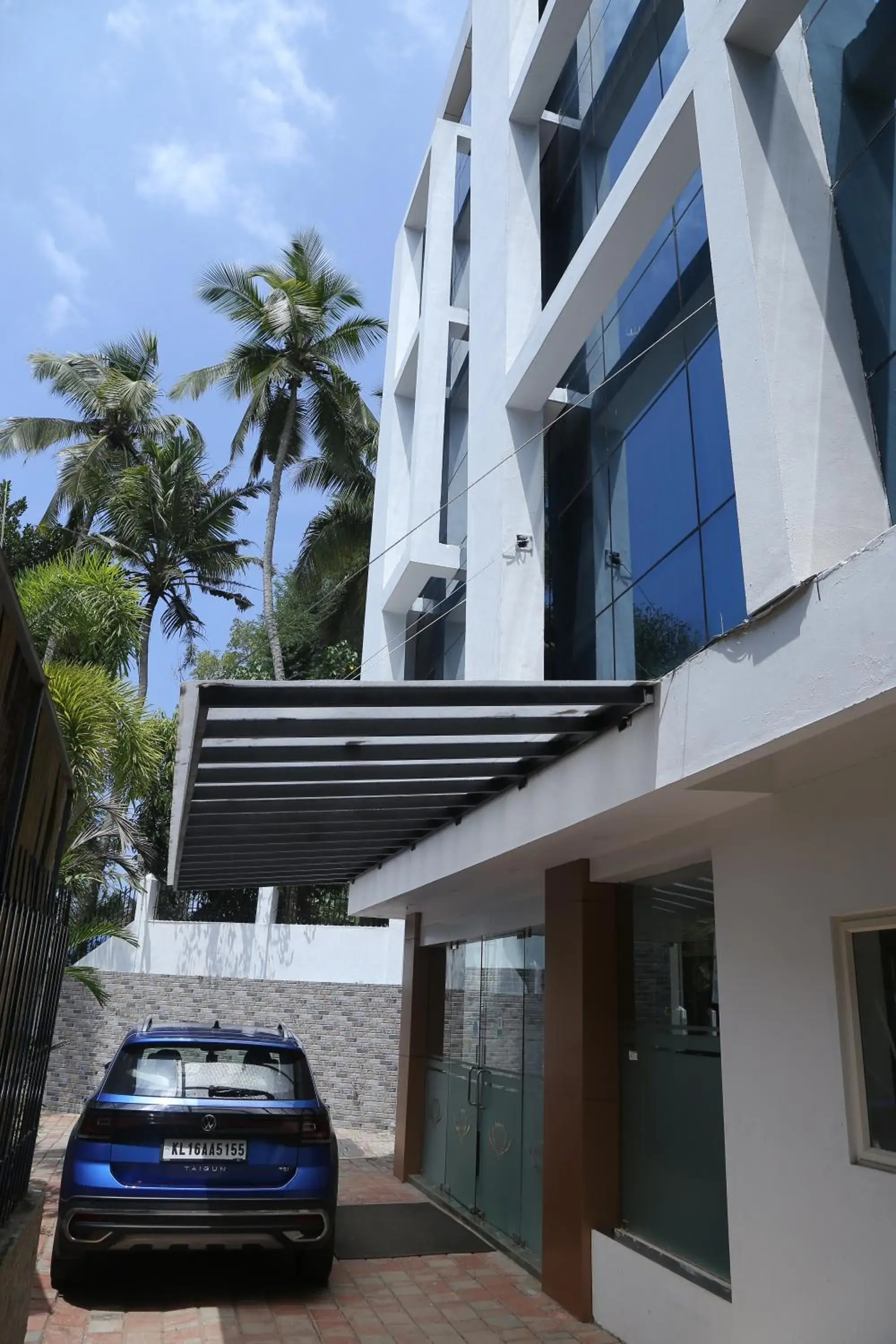 Property building in Hotel Opalo Kailas Property building in Hotel Opalo Kailas