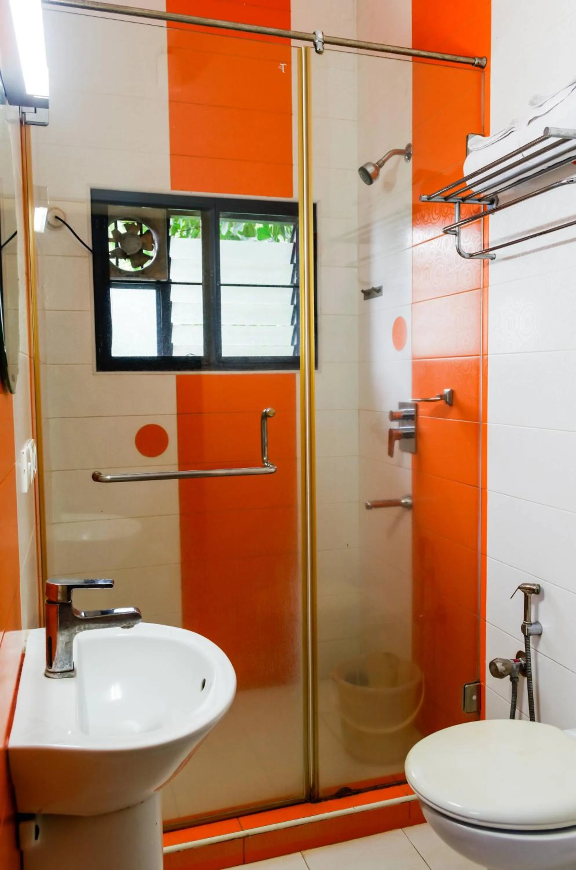 Toilet in Hotel Opalo Kailas