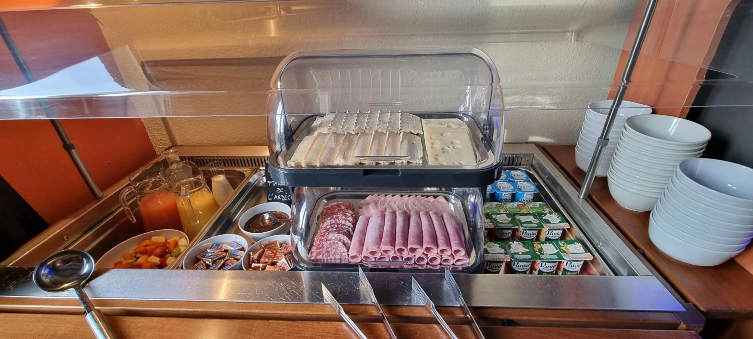 Breakfast in Hôtel Le Pradet