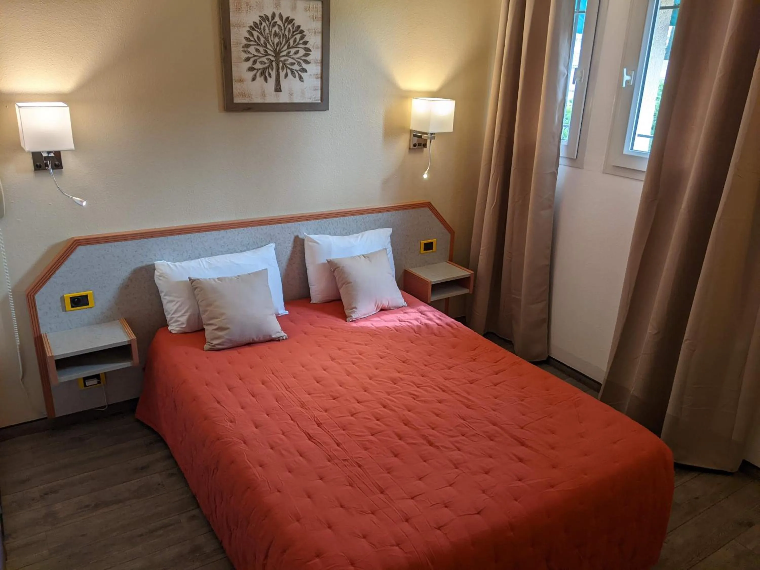 Bedroom, Bed in Hôtel Le Pradet