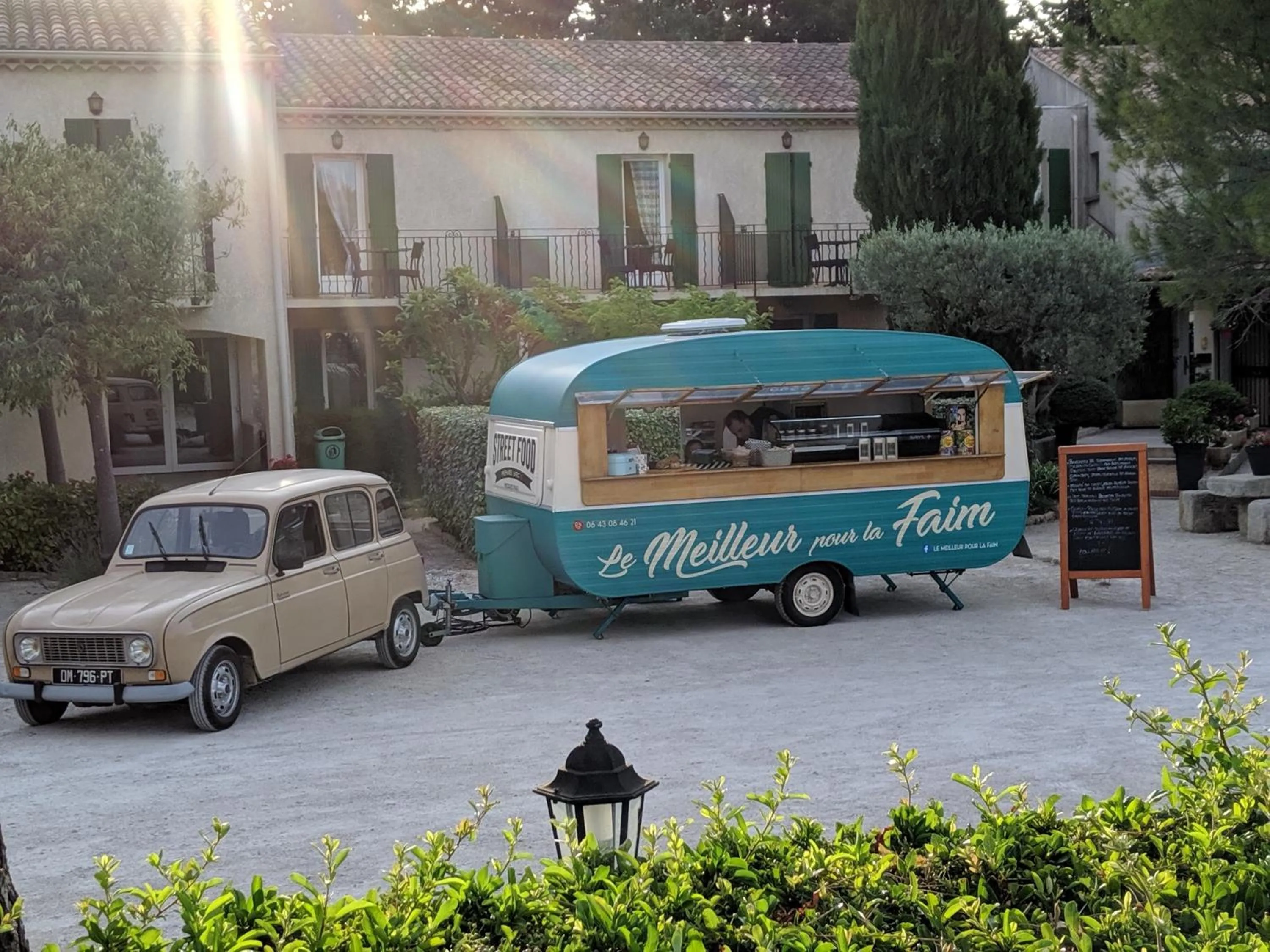 Evening entertainment in Hôtel Le Pradet