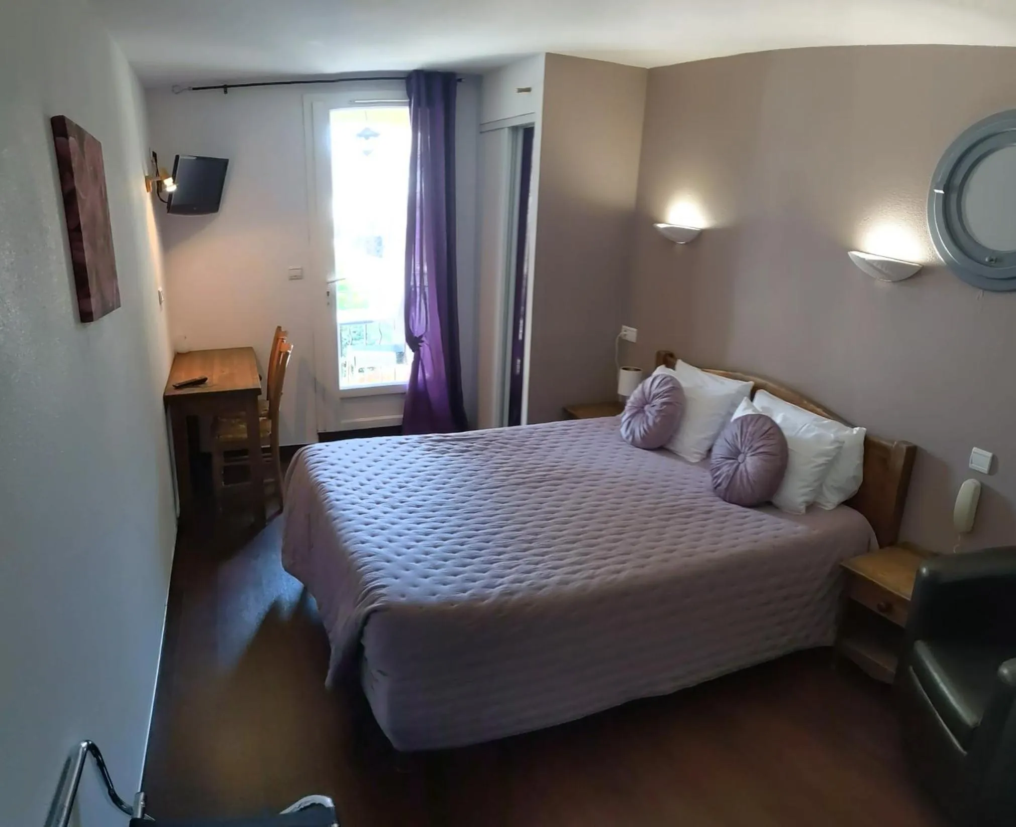 Bed in Hôtel Le Pradet