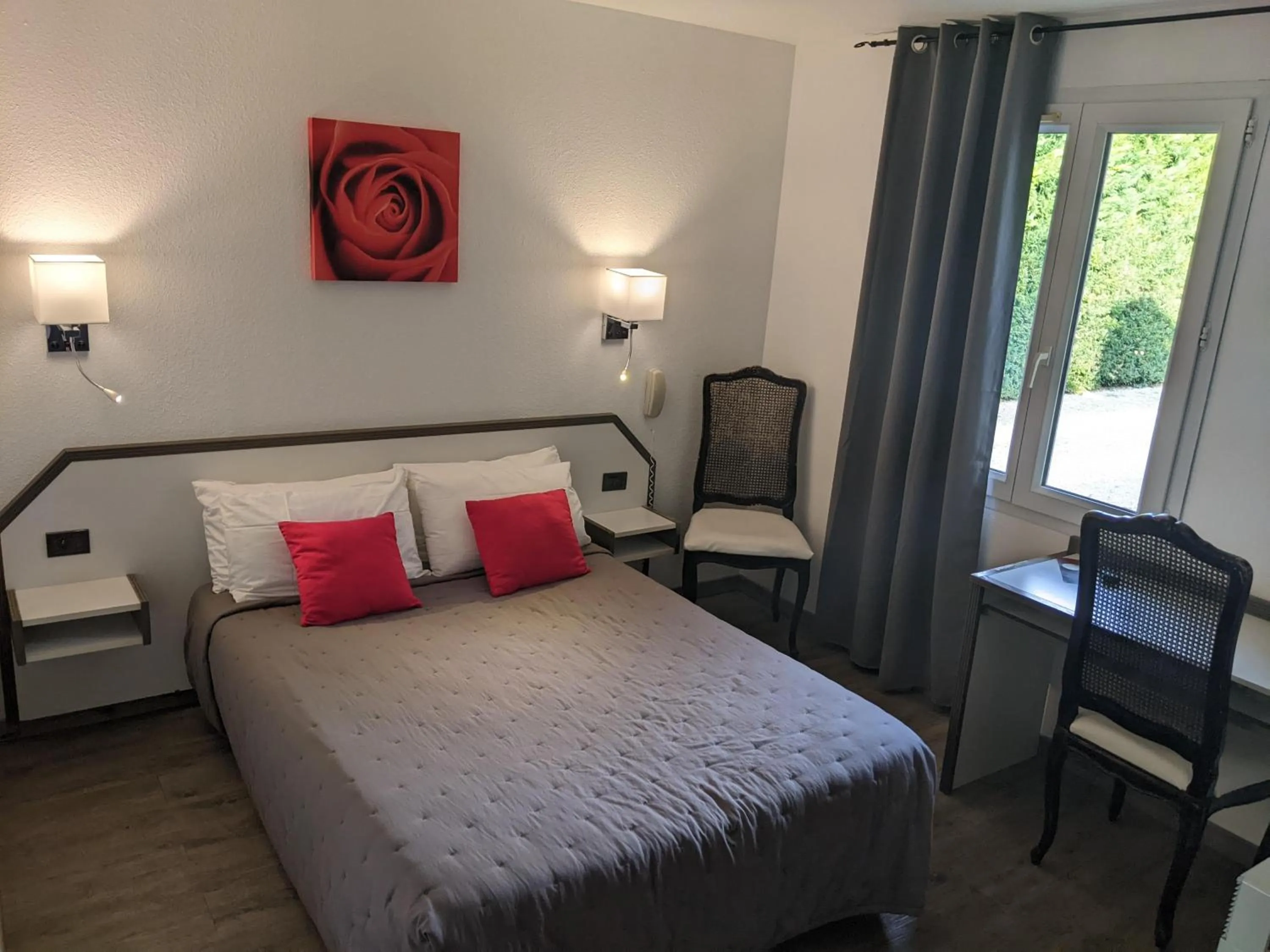 Bedroom, Bed in Hôtel Le Pradet