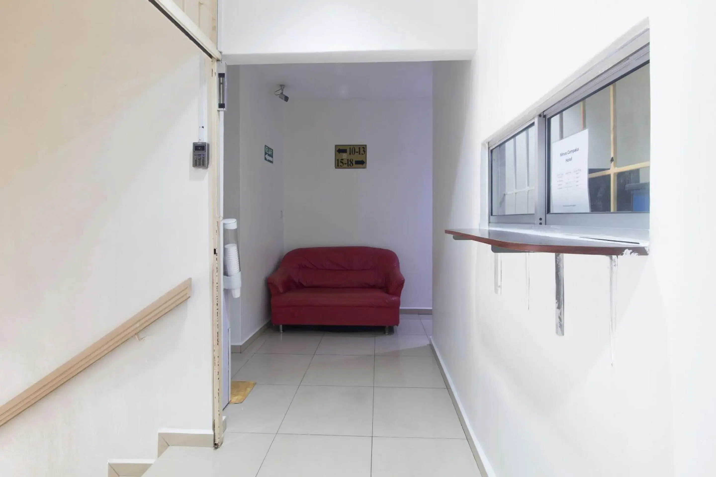 Lobby or reception, Seating Area in OYO 44072 Mines Cempaka Hotel