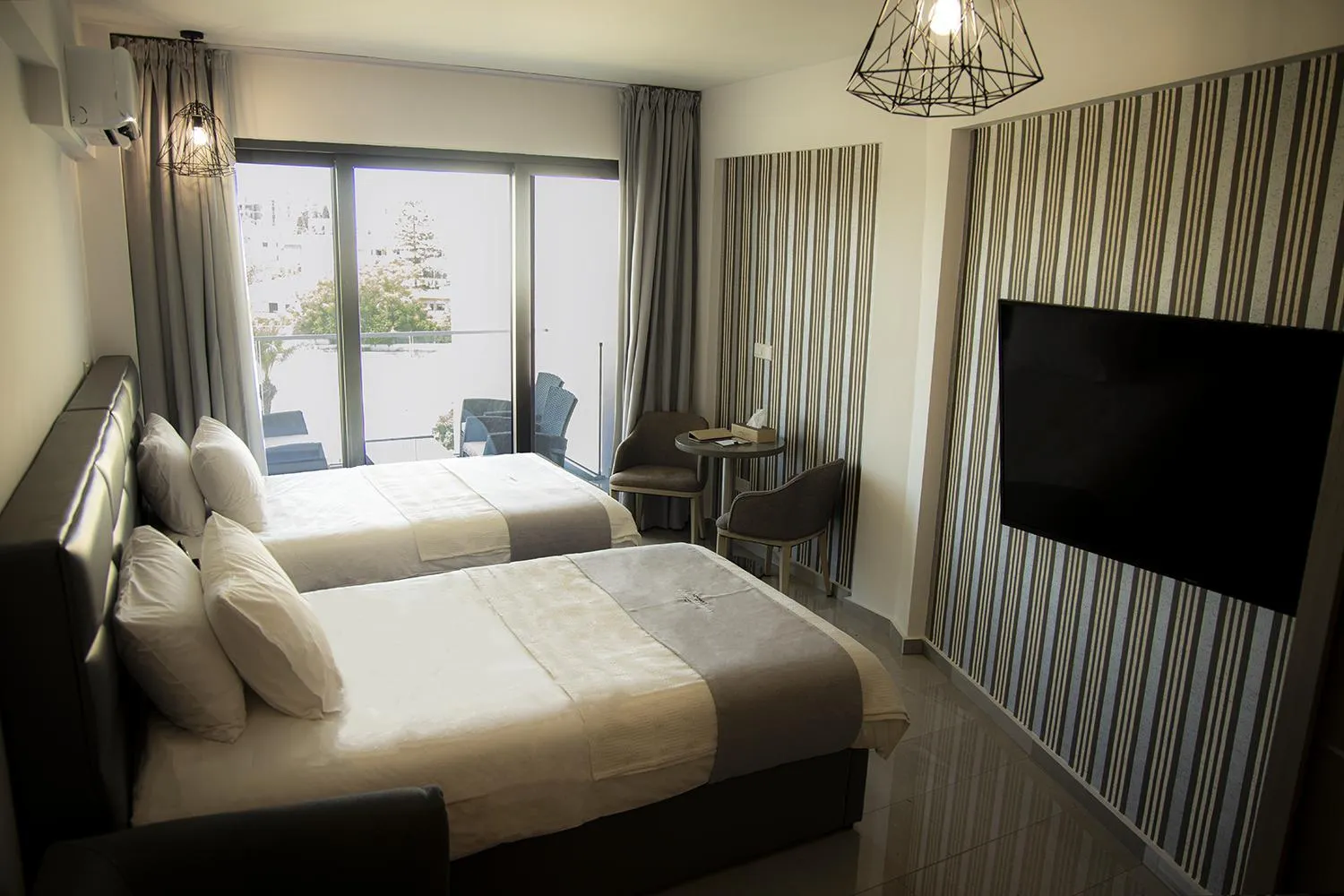 Bedroom, Bed in Jimmy's Suites