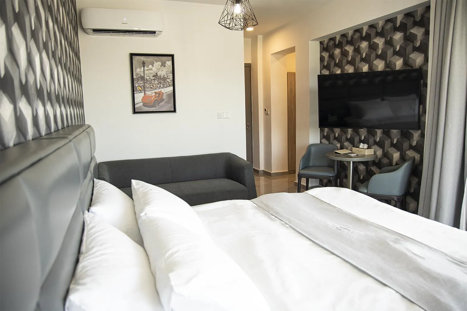 Bedroom, Bed in Jimmy's Suites