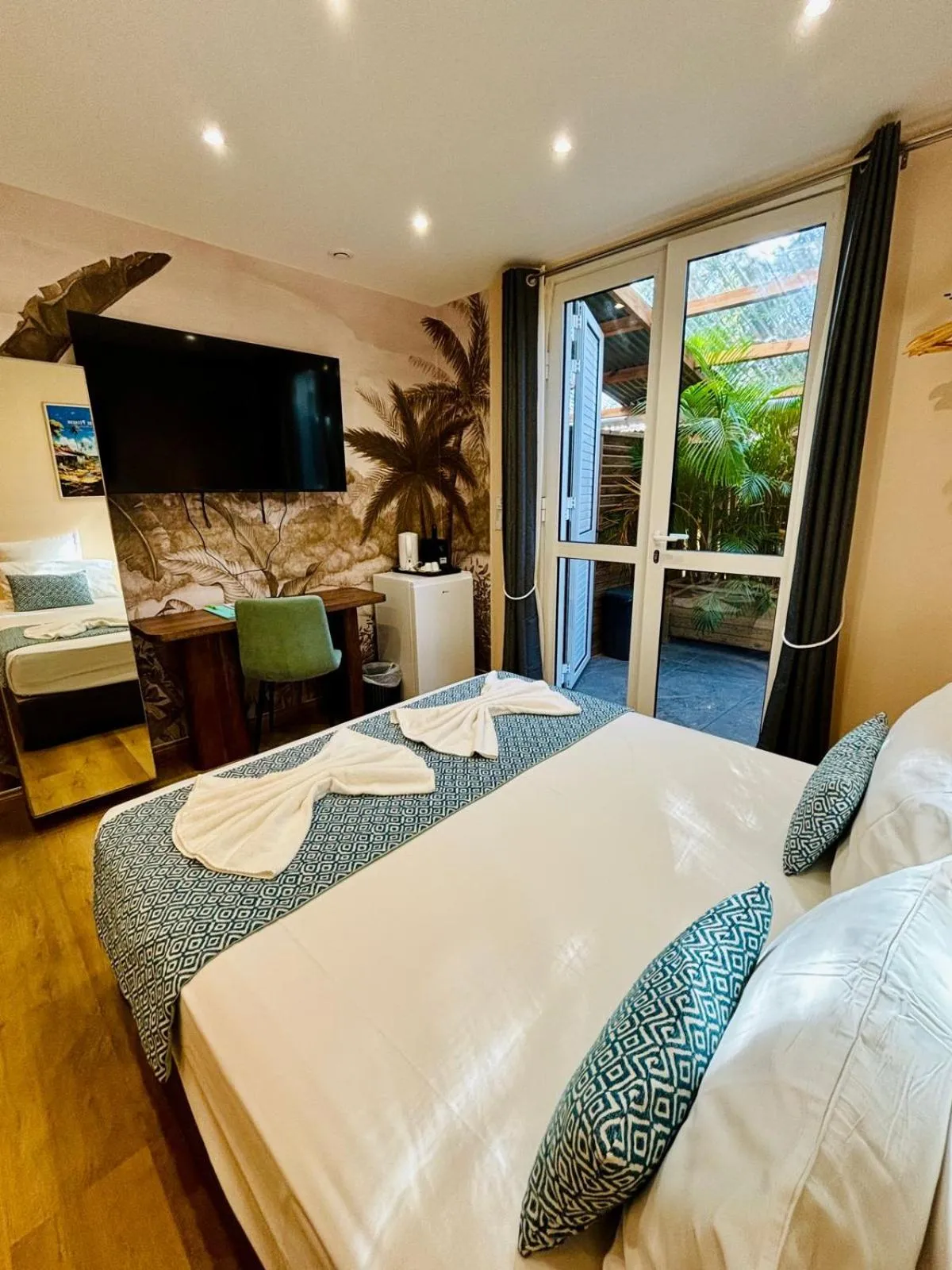 TV and multimedia, Bed in Hôtel Coco Island