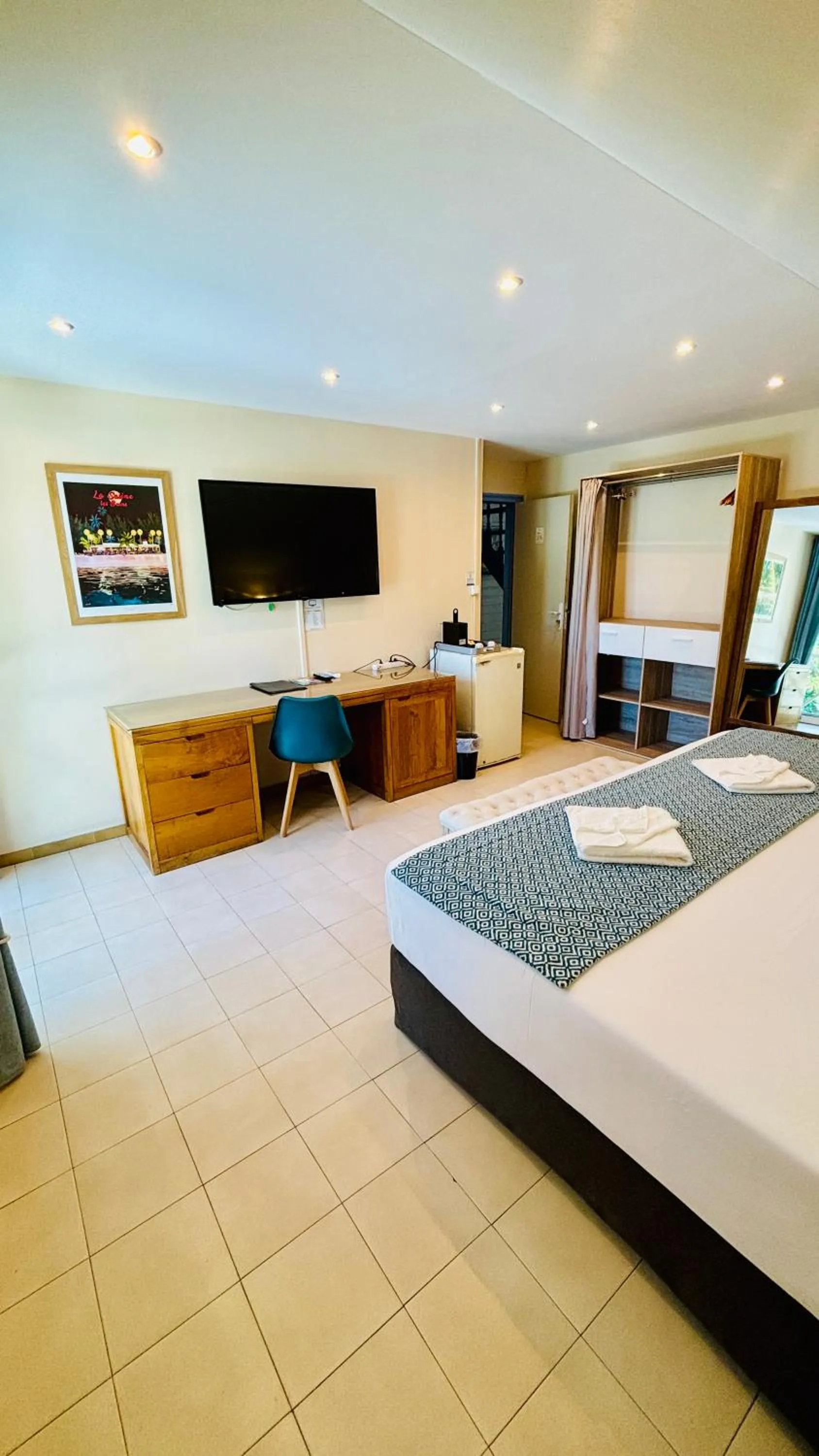 Photo of the whole room, Bed in Hôtel Coco Island