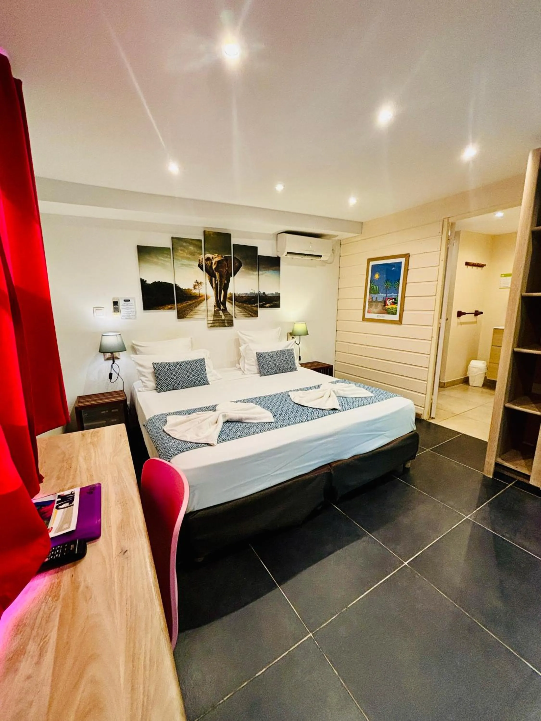 Photo of the whole room, Bed in Hôtel Coco Island