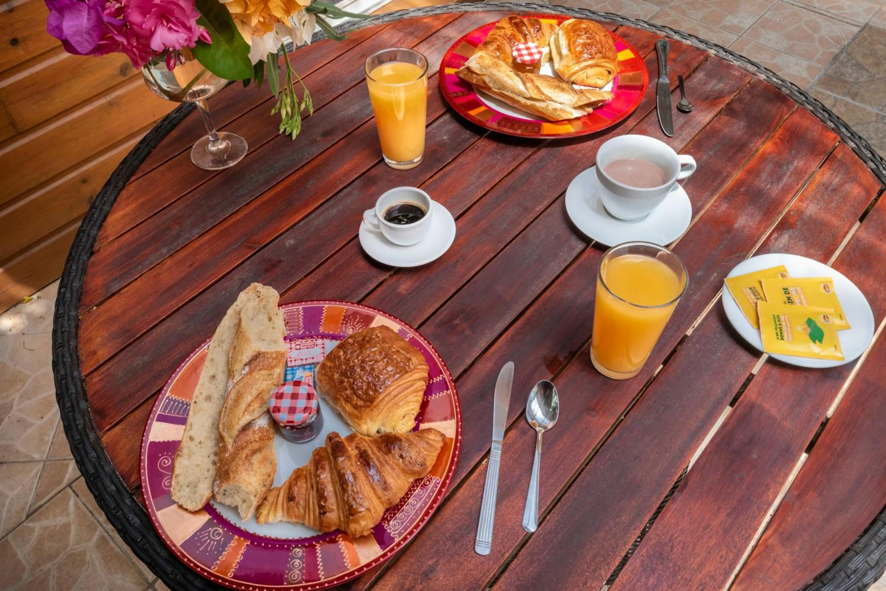 Continental breakfast in Hôtel Coco Island