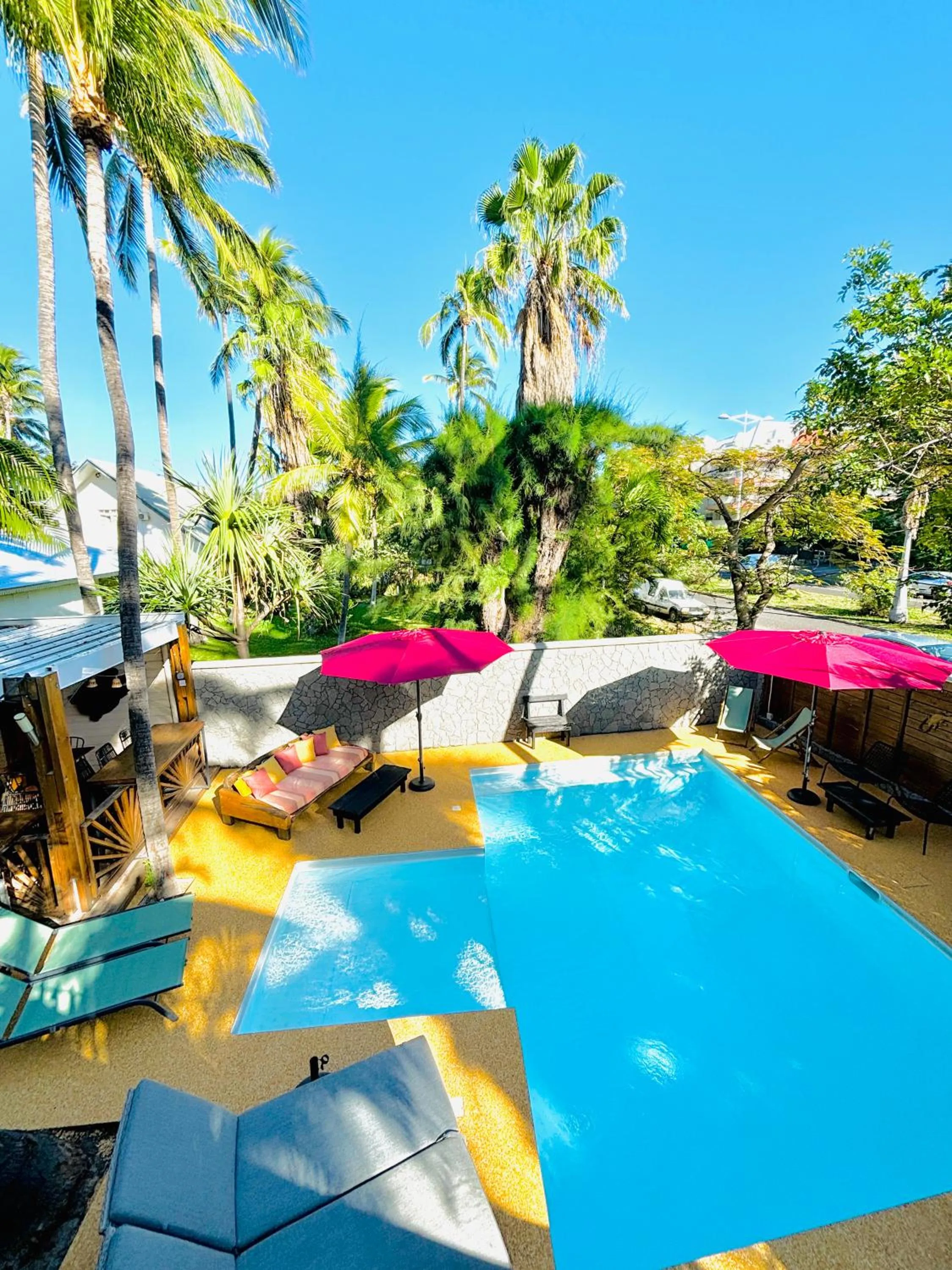 Pool view in Hôtel Coco Island