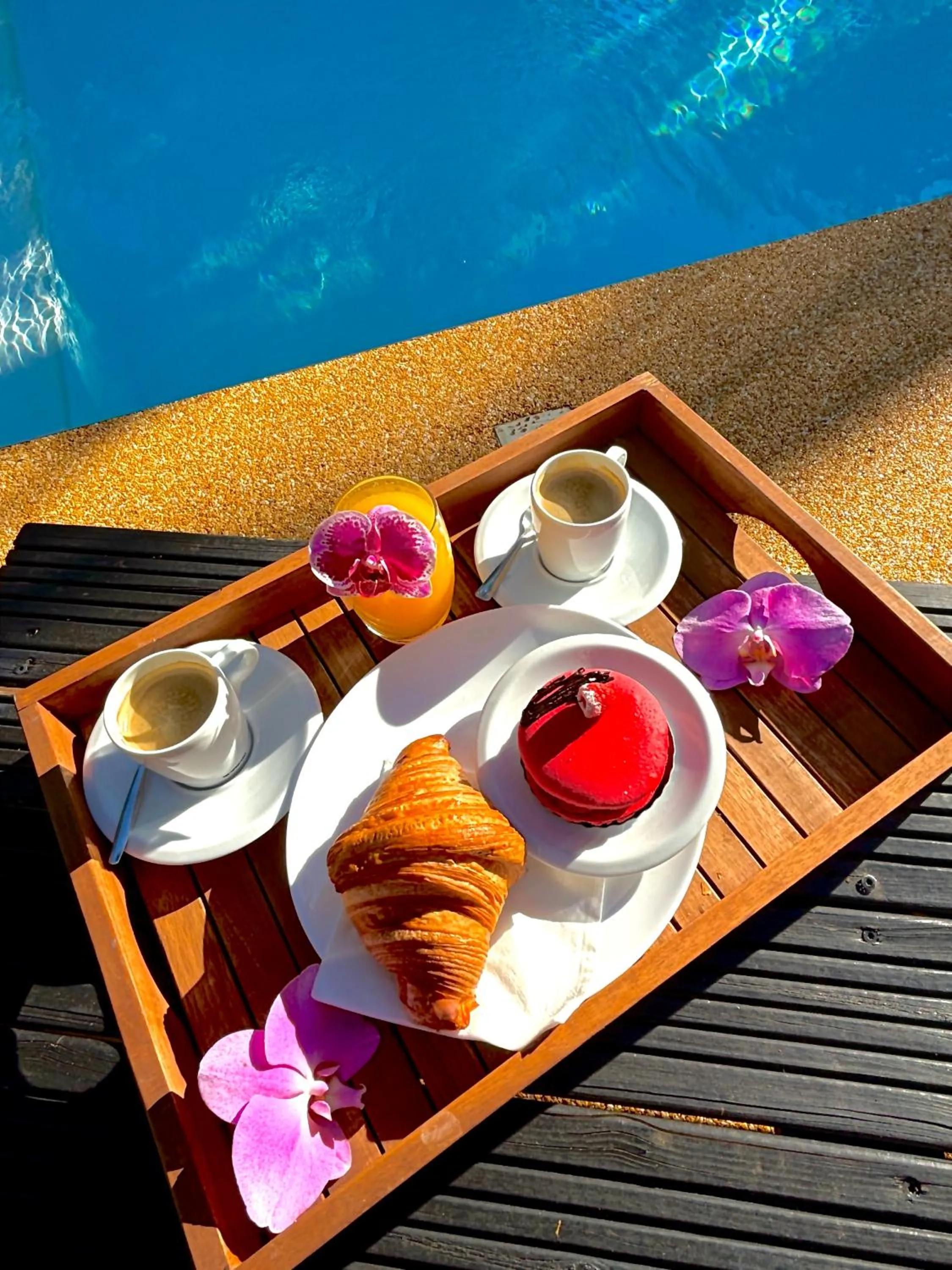Continental breakfast in Hôtel Coco Island