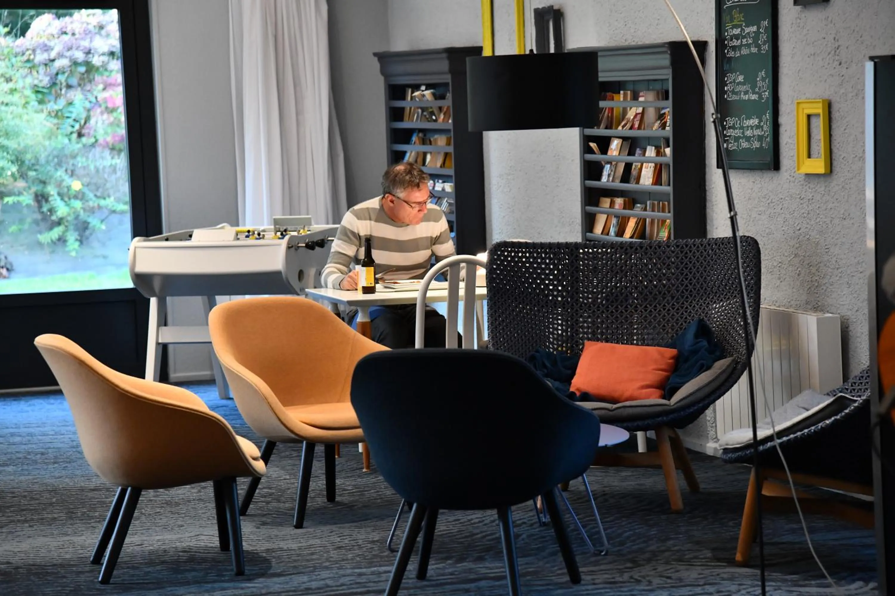 Lounge or bar in Kyriad Lannion-Perros-Guirec