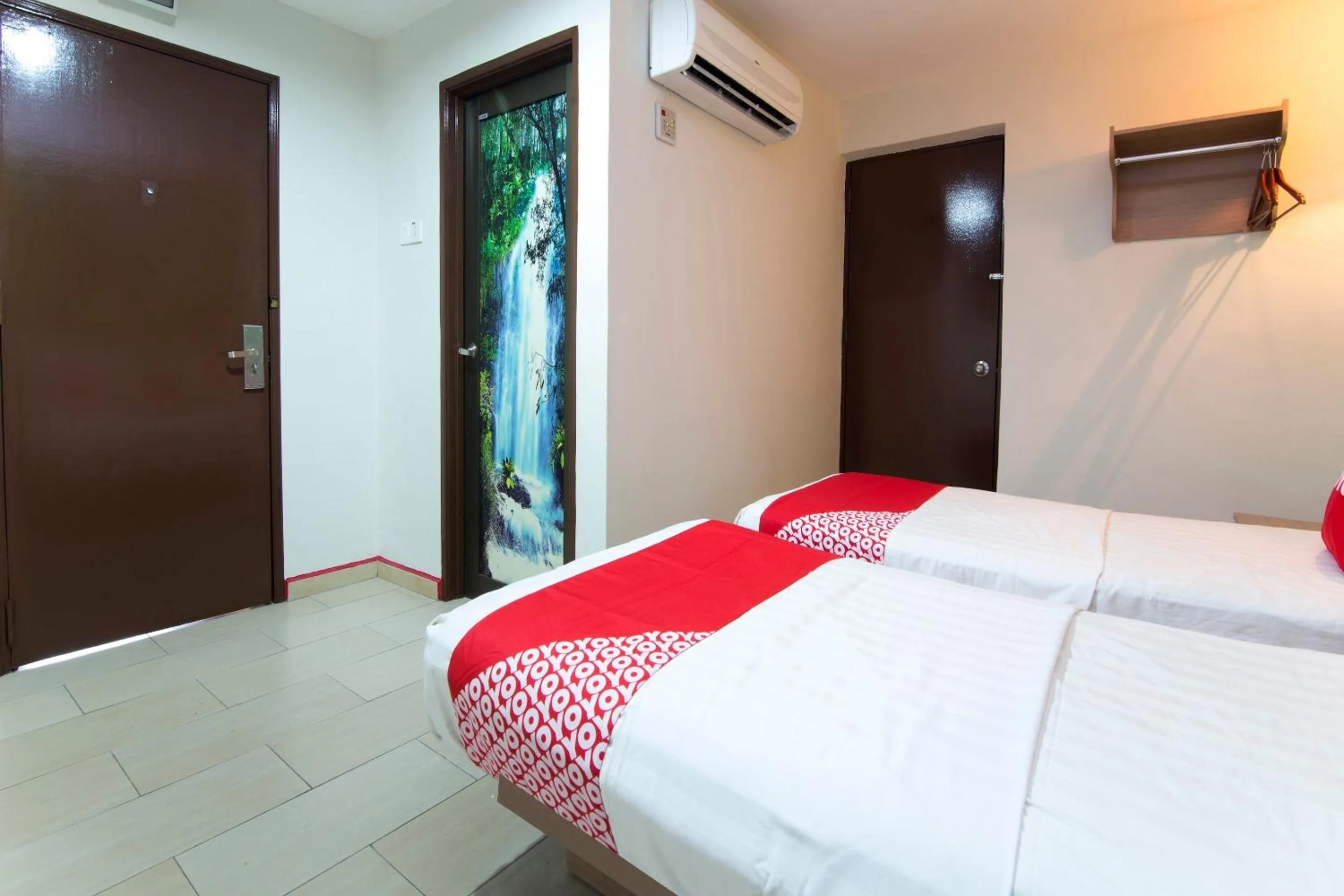 Bedroom, Bed in Valley View Hotel