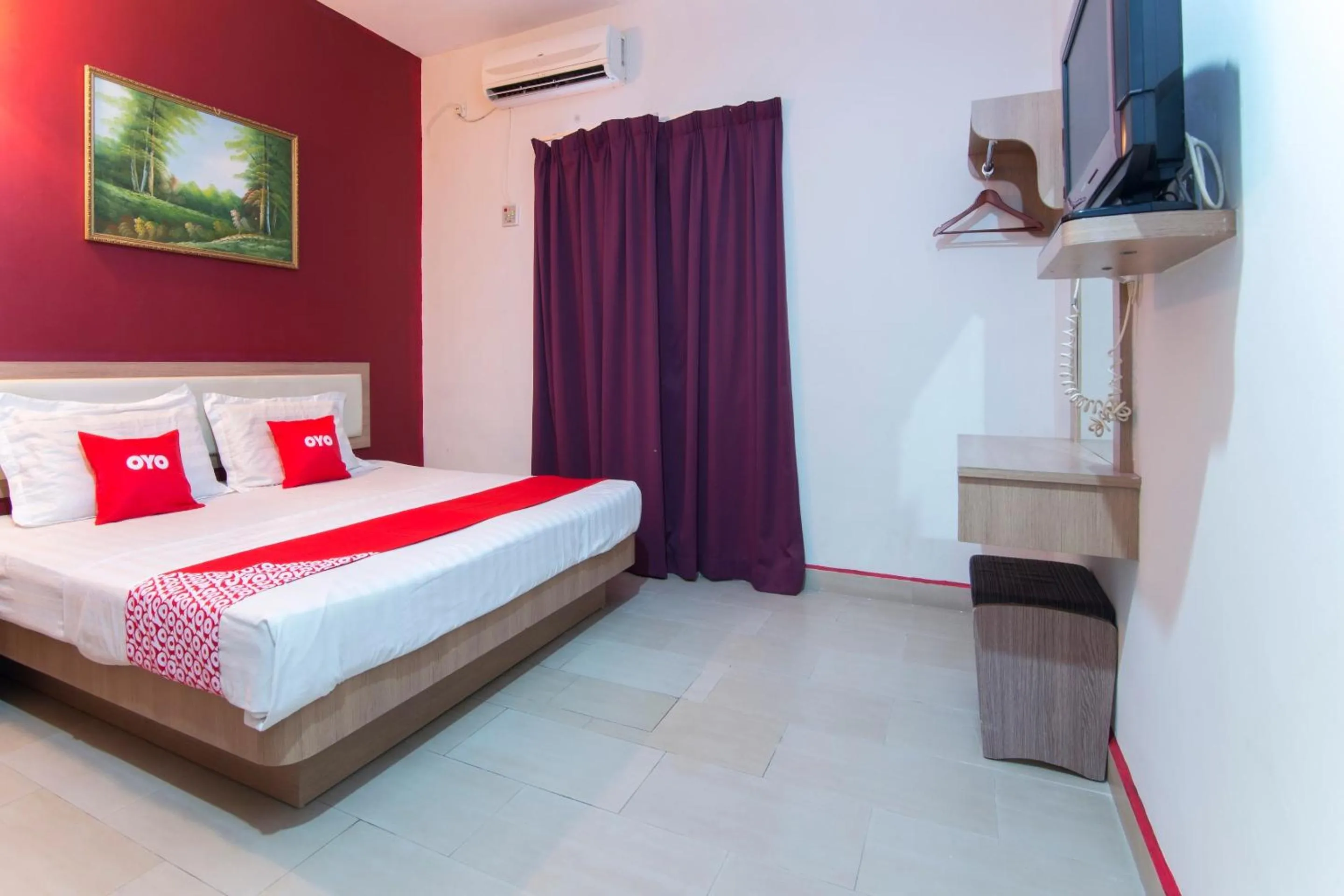 Bedroom, Bed in Valley View Hotel