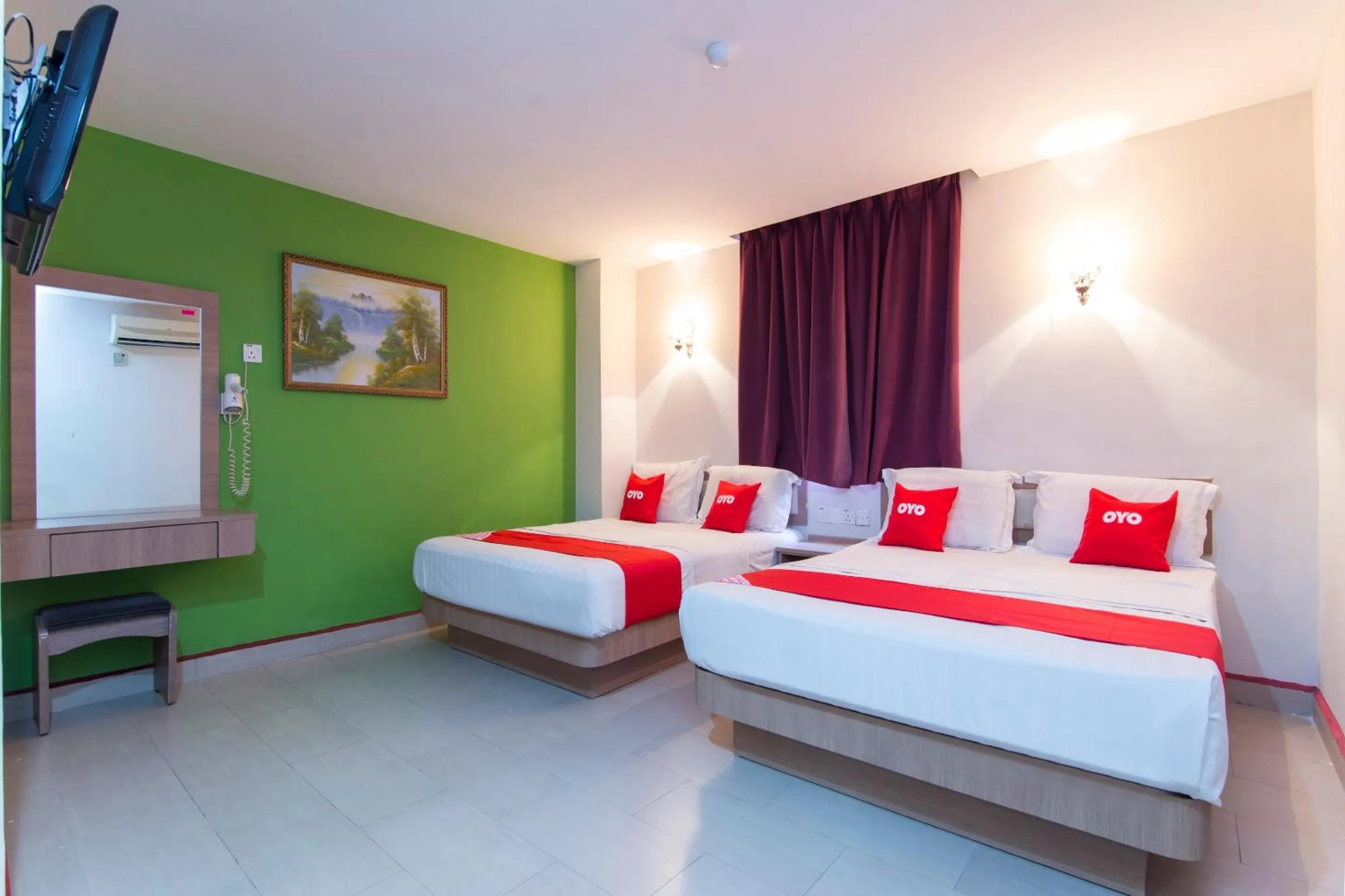 Bedroom, Bed in Valley View Hotel