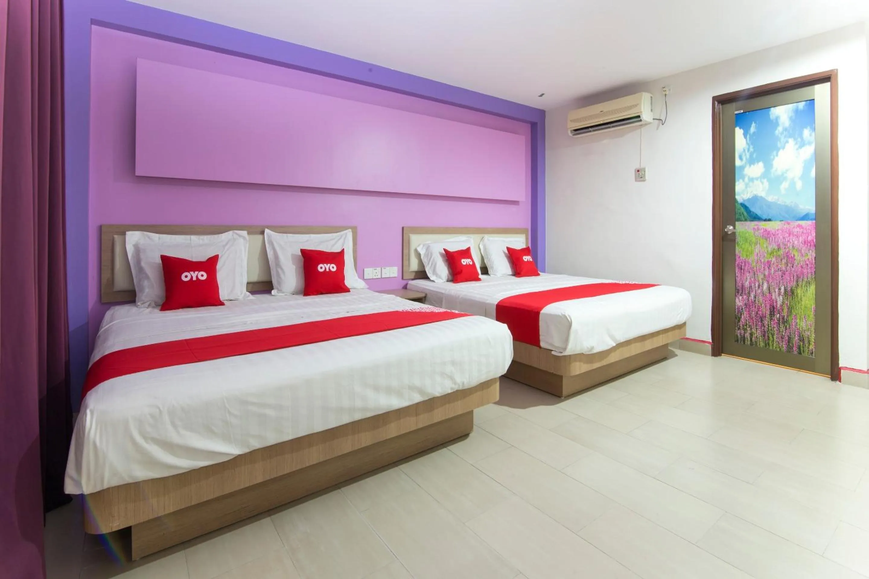 Bedroom, Bed in Valley View Hotel