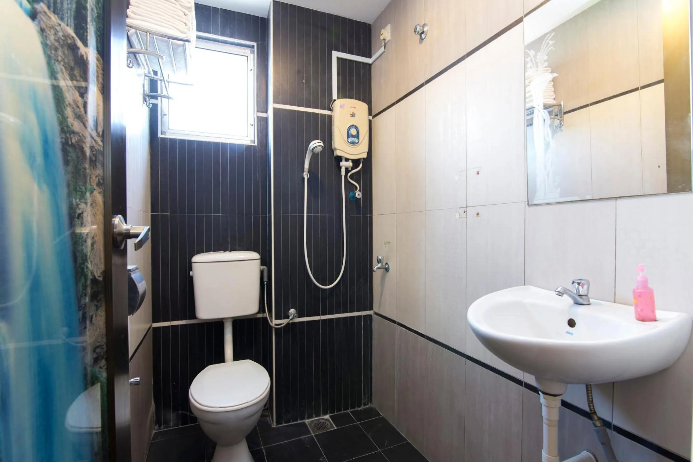 Bathroom in Valley View Hotel