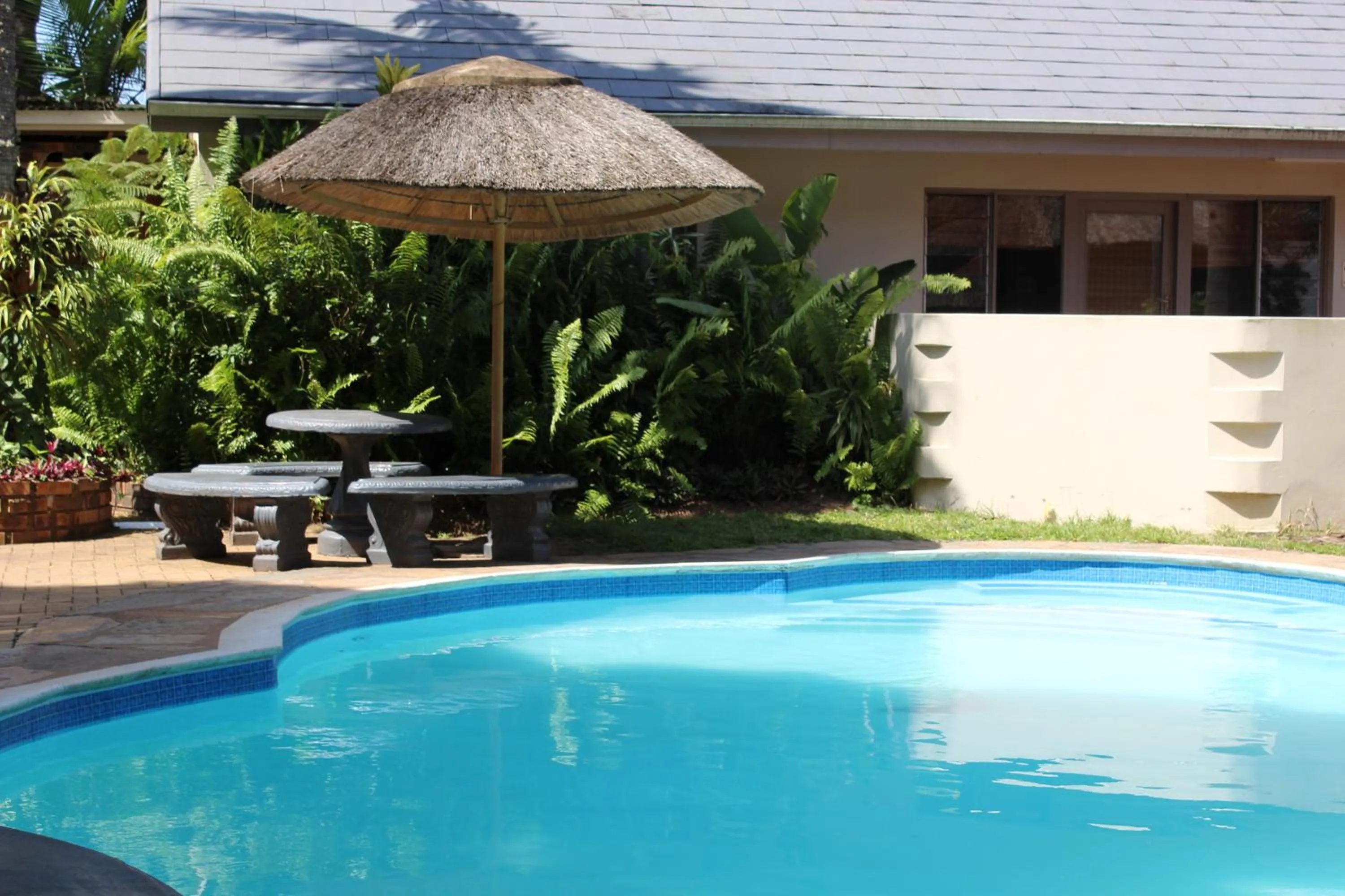 Swimming pool in iLanga Lodge