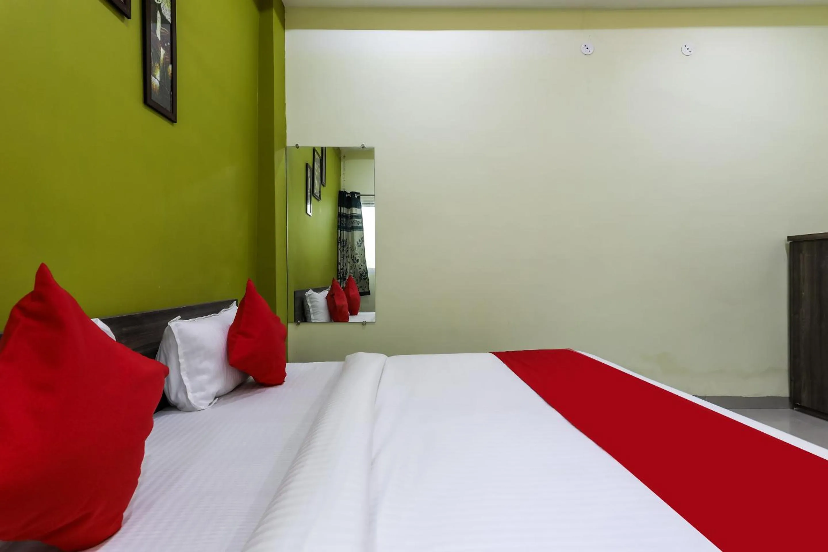Bedroom, Bed in Hotel O Nabhyansh Elite