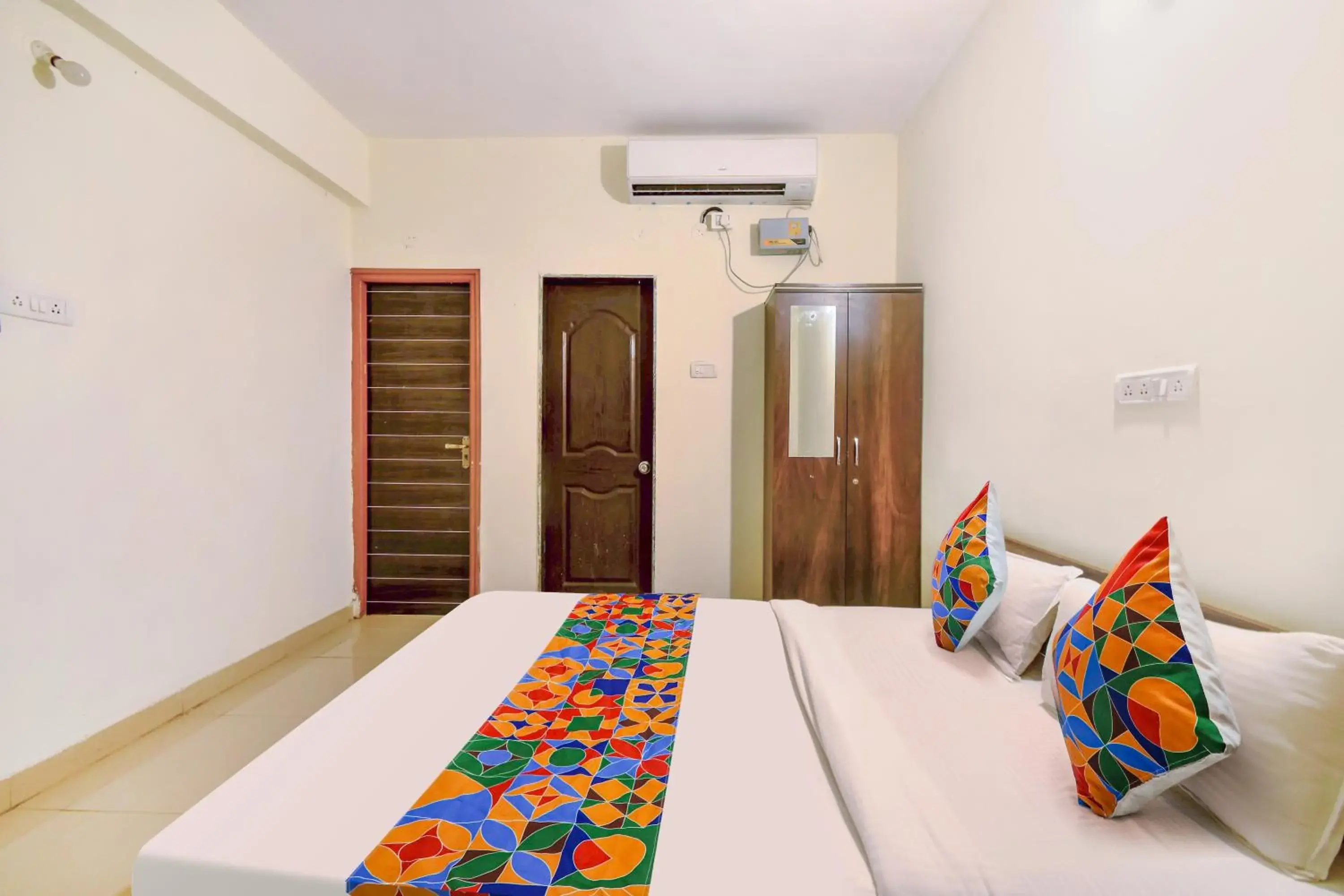 Bed in FabExpress SRH - Nr Butterfly Park - Hinjawadi Bed in FabExpress SRH - Nr Butterfly Park - Hinjawadi