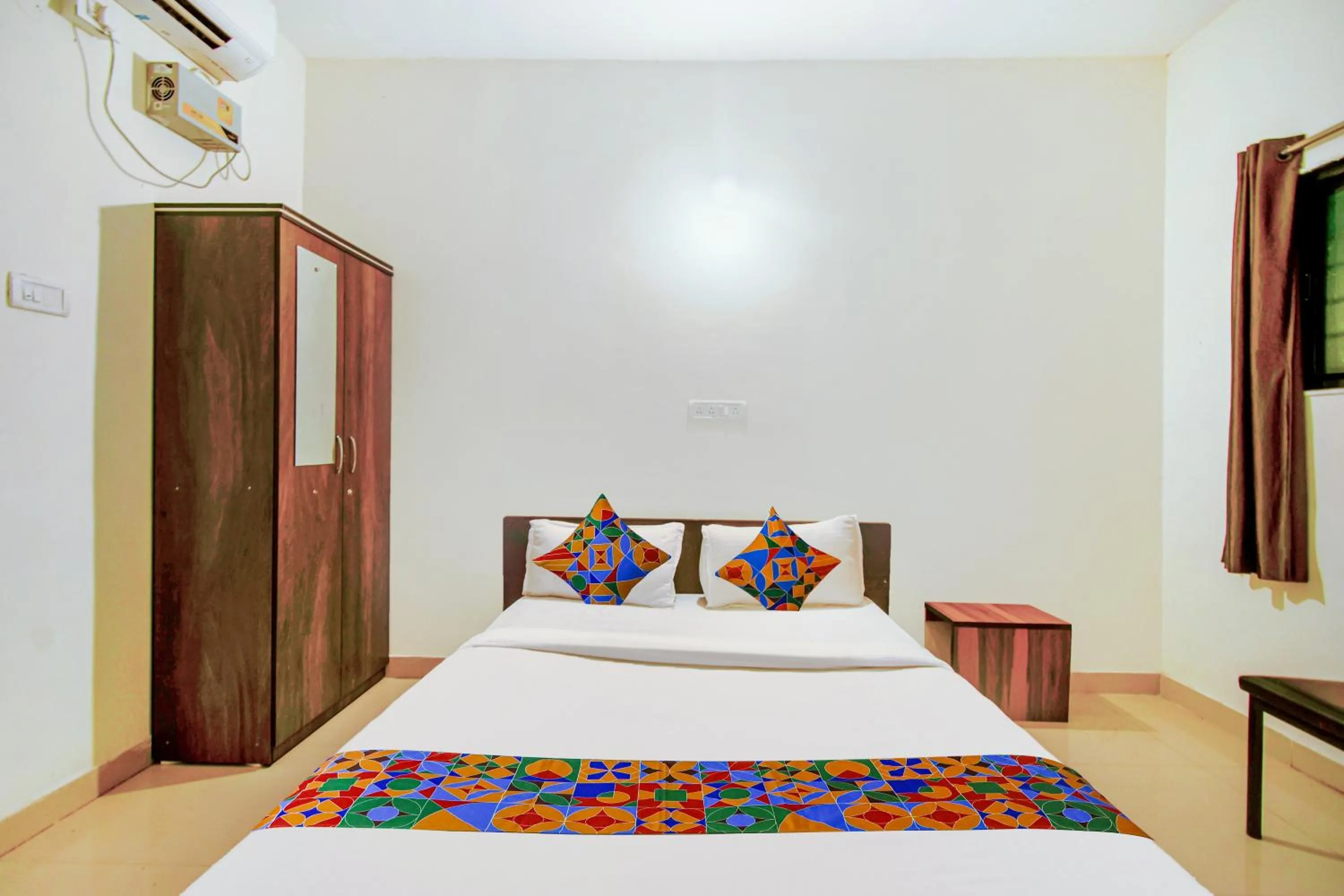 Bed in FabExpress SRH - Nr Butterfly Park - Hinjawadi