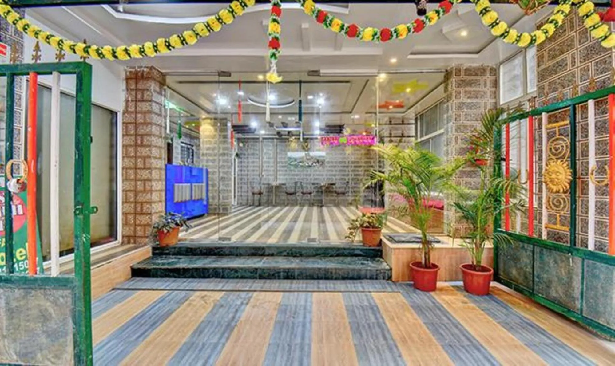 Facade/entrance in FabHotel SRH