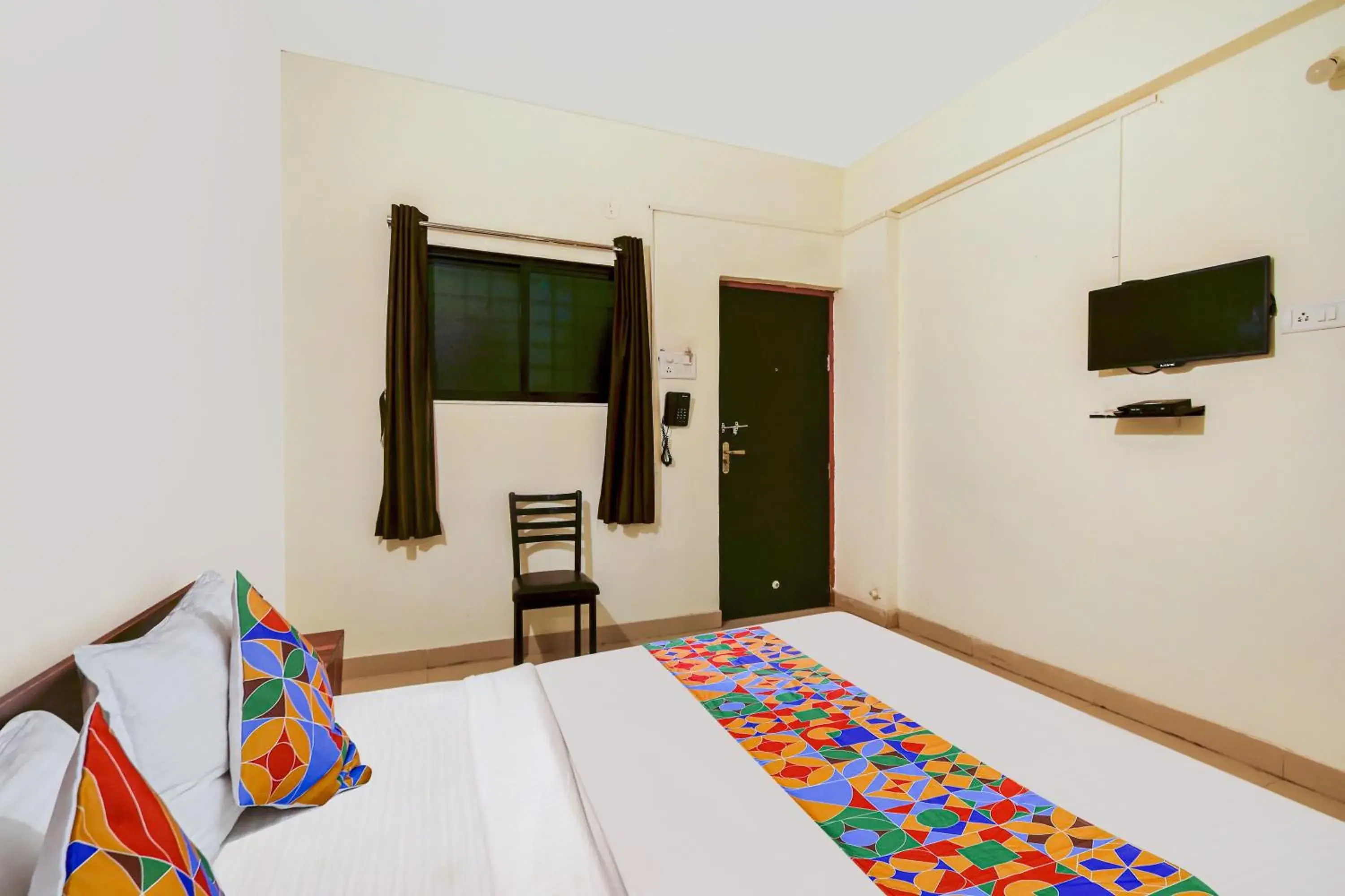 Bed in FabExpress SRH - Nr Butterfly Park - Hinjawadi Bed in FabExpress SRH - Nr Butterfly Park - Hinjawadi