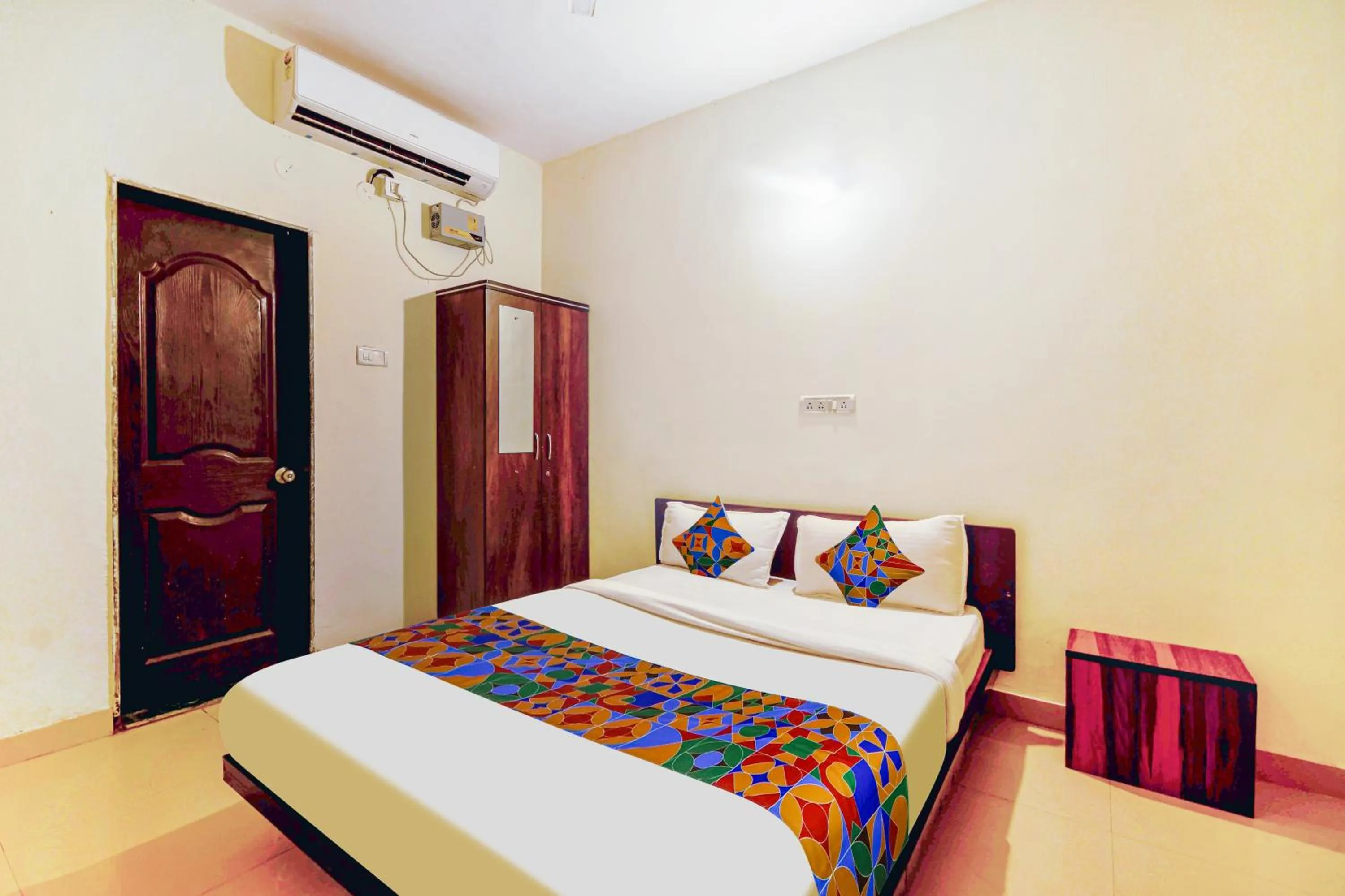 Bed in FabExpress SRH - Nr Butterfly Park - Hinjawadi