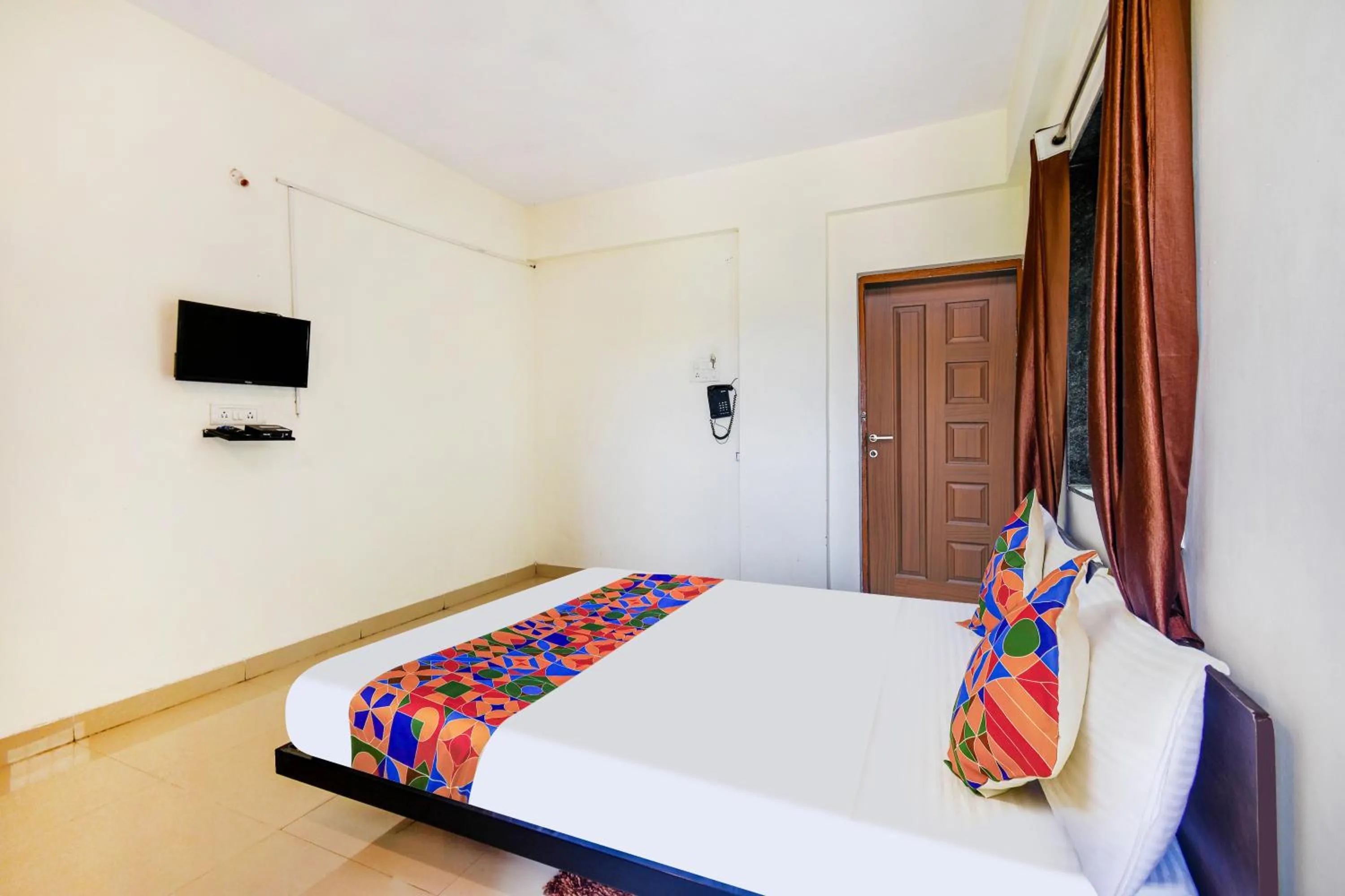 Bed in FabExpress SRH - Nr Butterfly Park - Hinjawadi