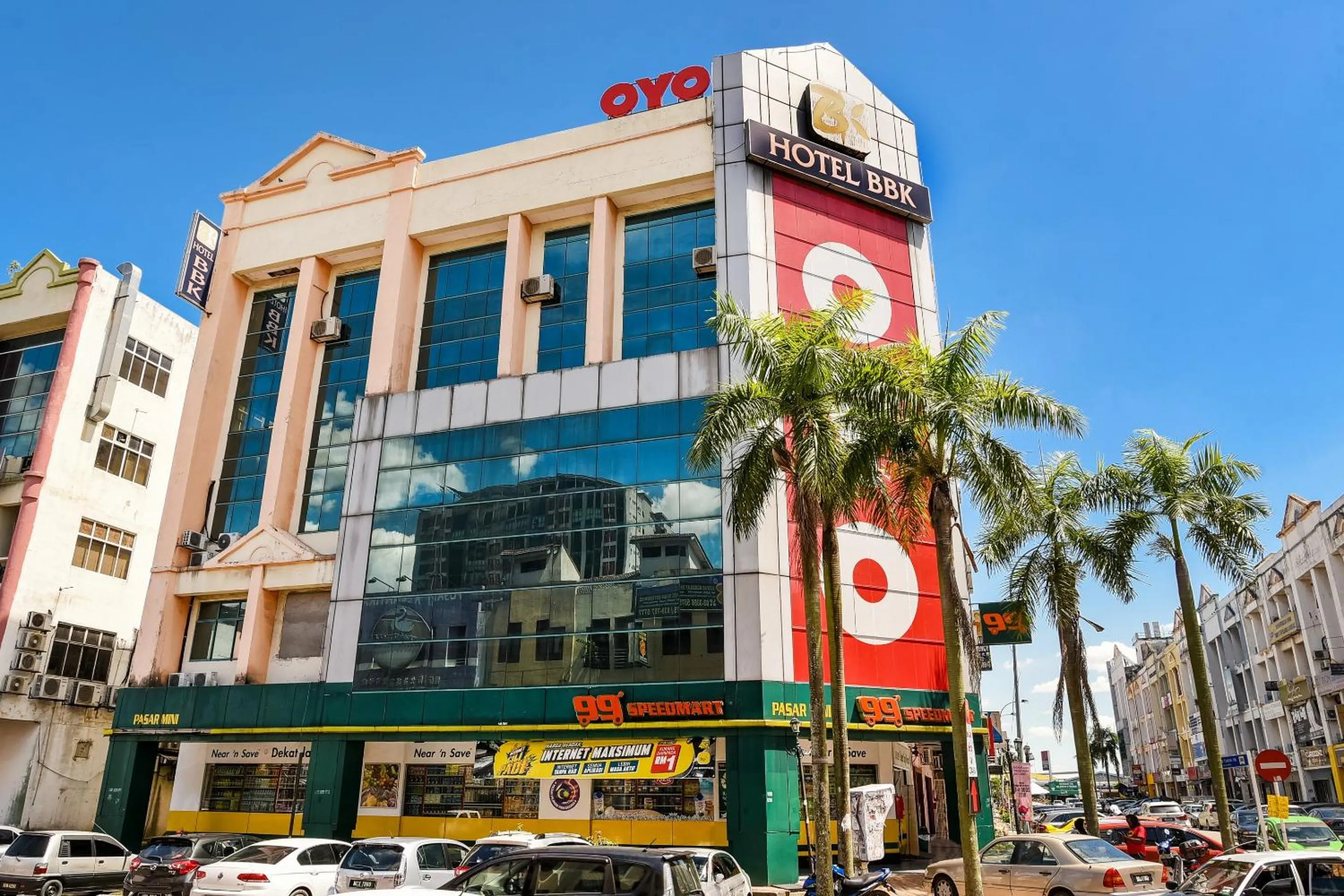 Facade/entrance in Hotel O Bbk