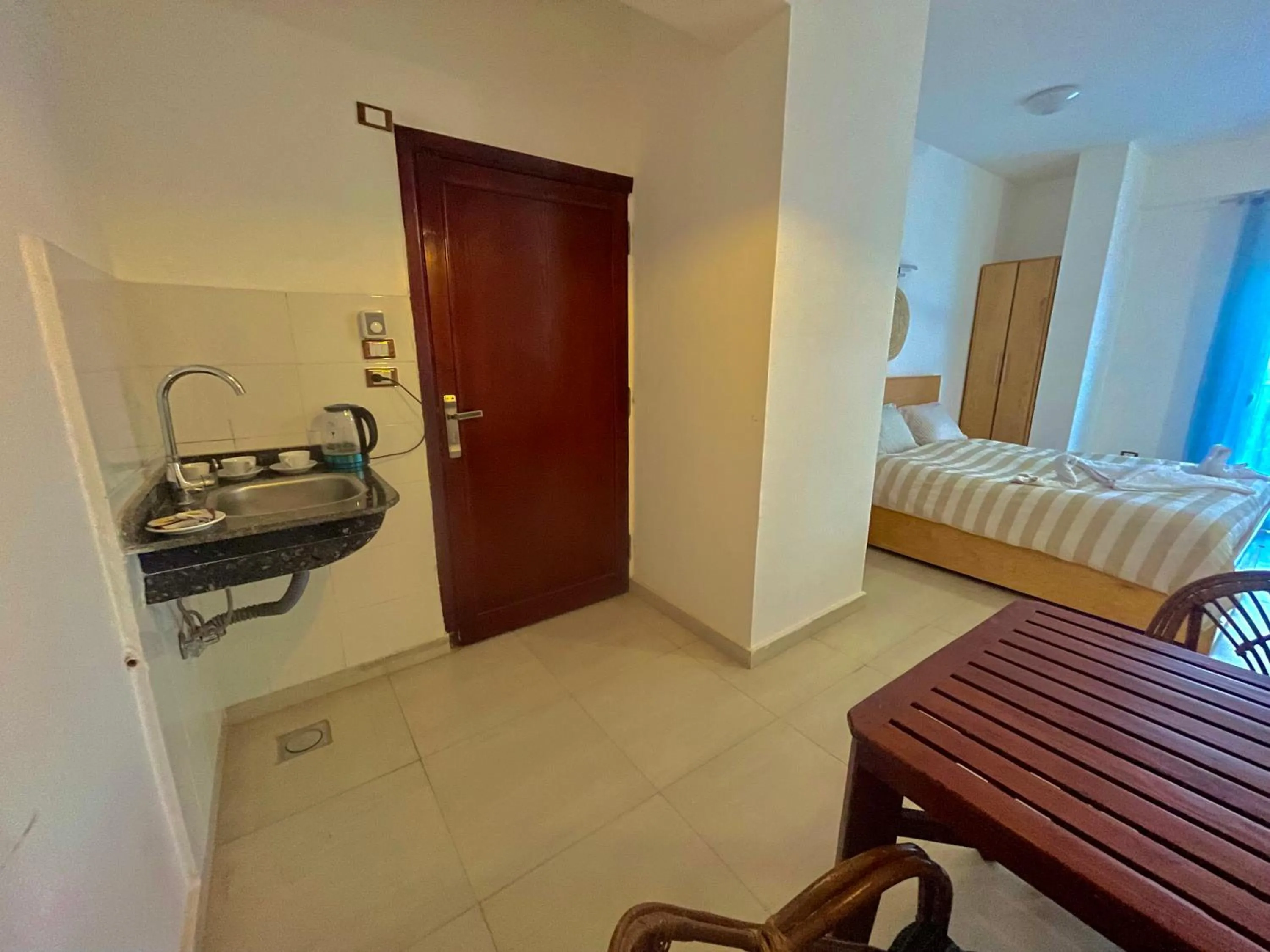 Kitchen or kitchenette, Bed in Nile Panorama Hotel & Restaurant