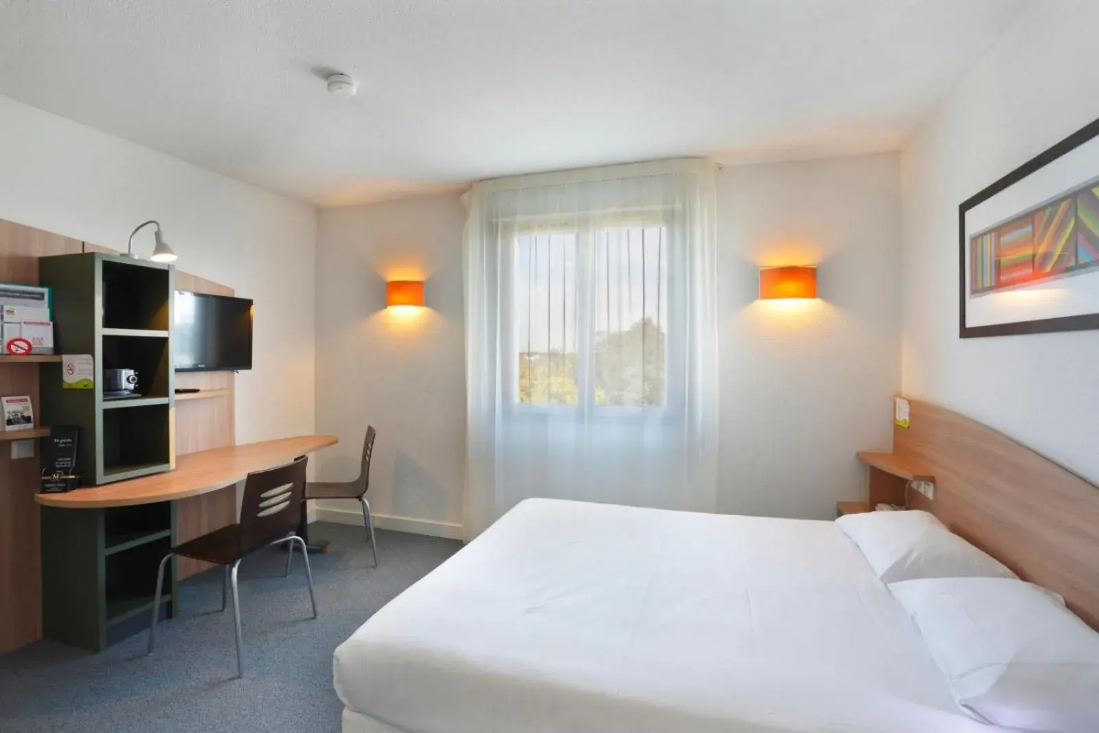 Bed in Suite-Home Orléans-Saran Bed in Suite-Home Orléans-Saran