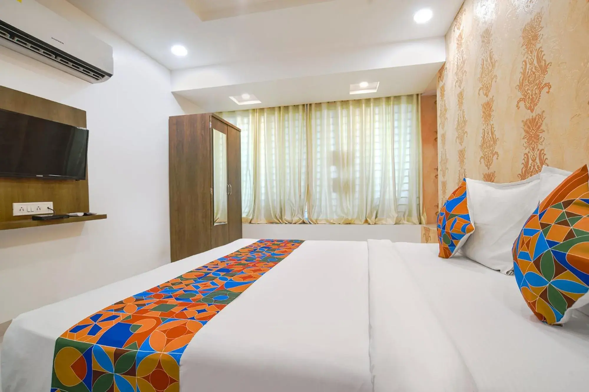 TV and multimedia, Bed in FabHotel Ten Eleven TV and multimedia, Bed in FabHotel Ten Eleven