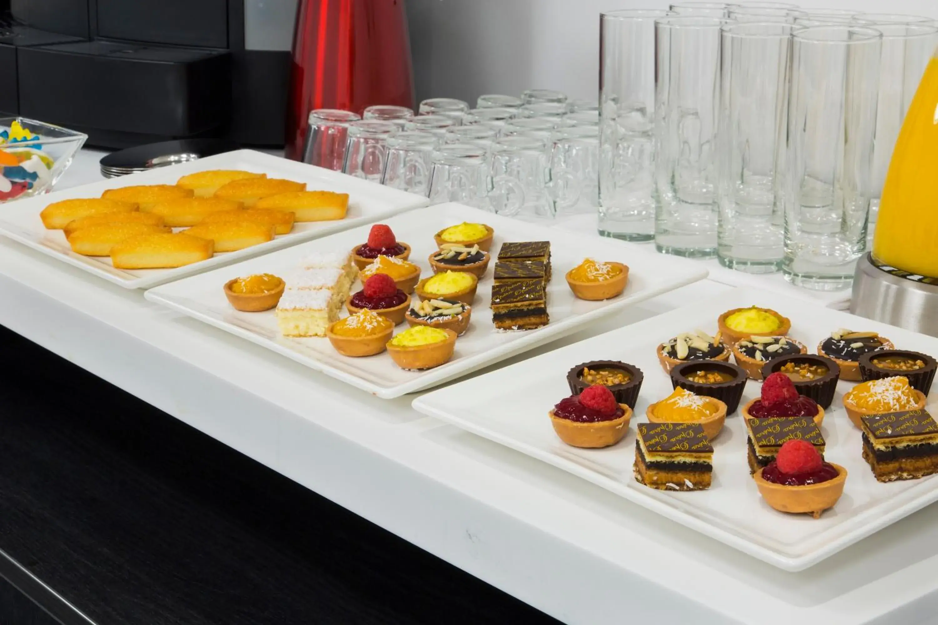 Food and drinks in Simon's Boutique Hôtel Food and drinks in Simon's Boutique Hôtel