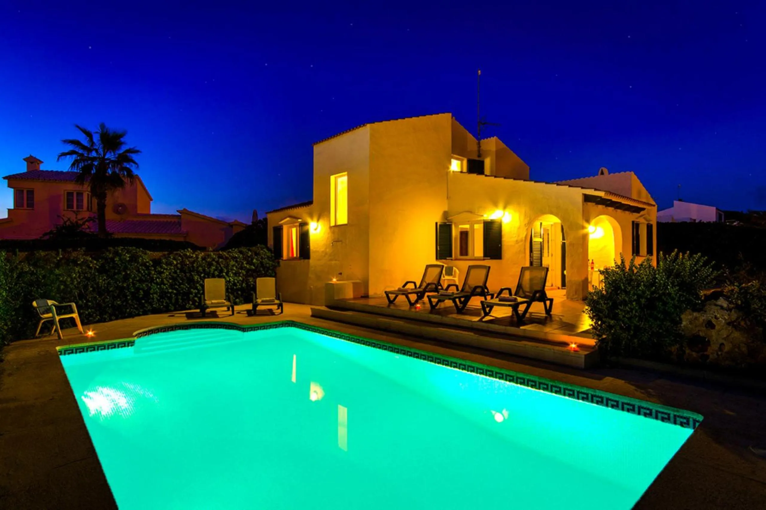Swimming pool in Villa FARO by Mauter Villas