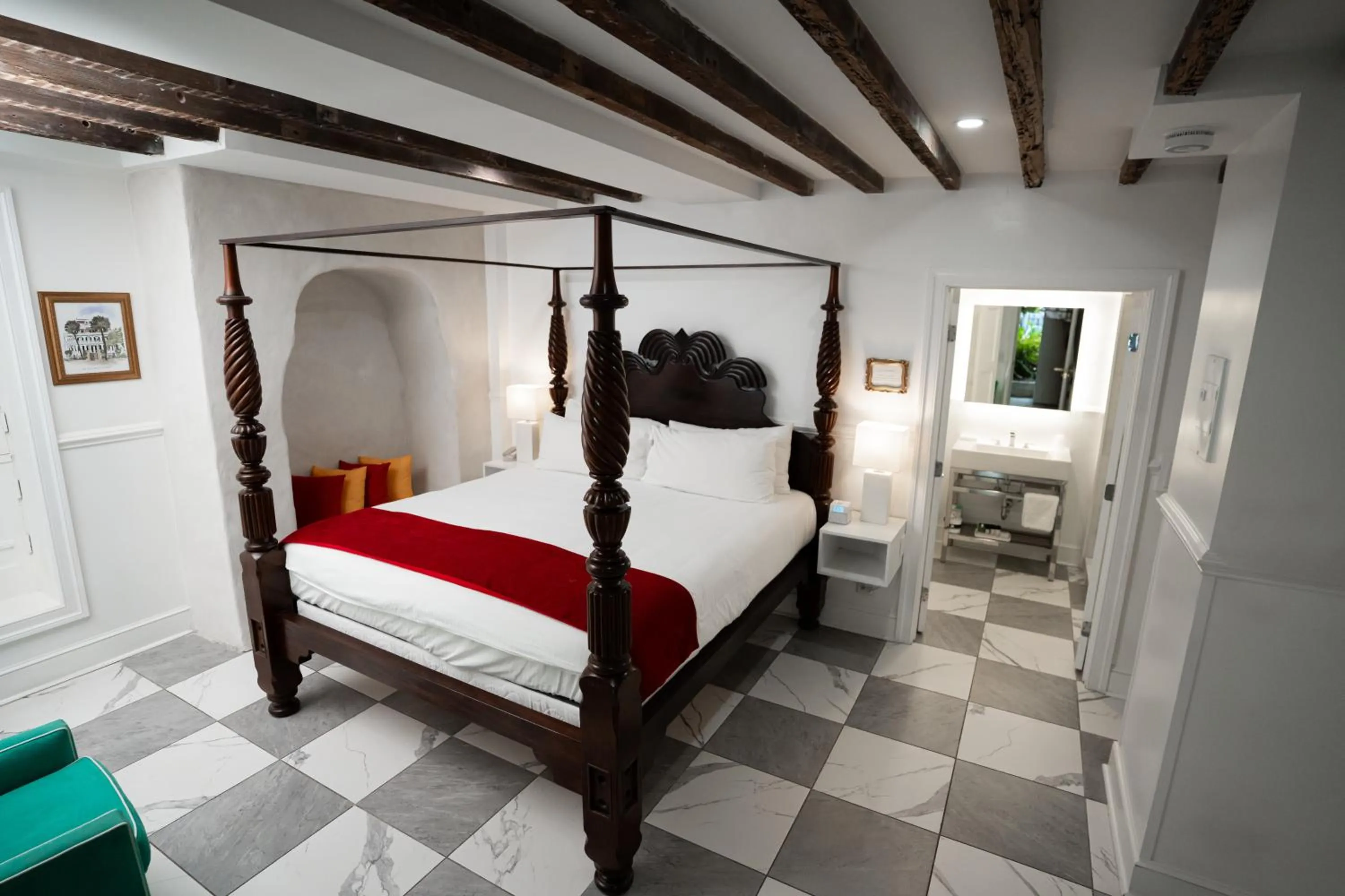 Bedroom, Bed in 20 South Battery