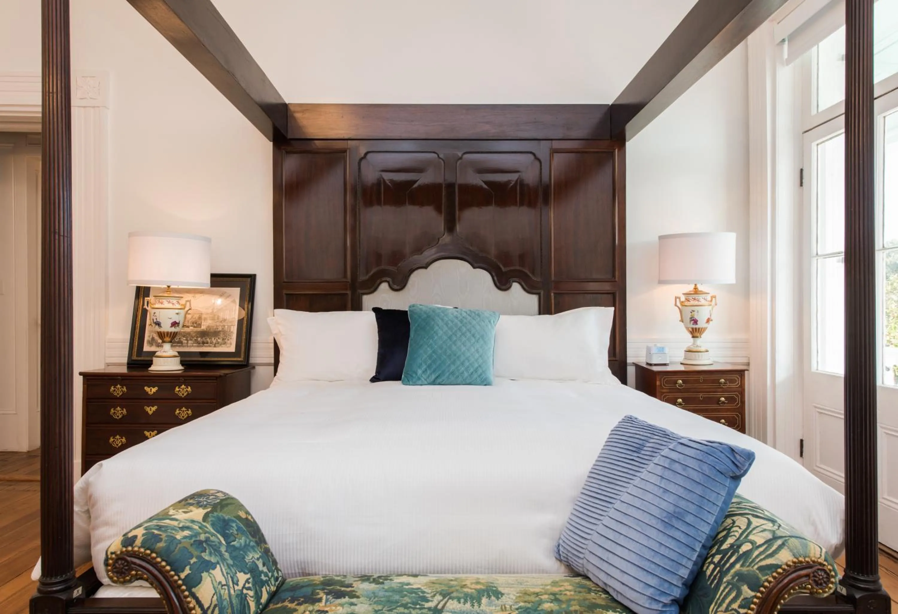 Bedroom, Bed in 20 South Battery