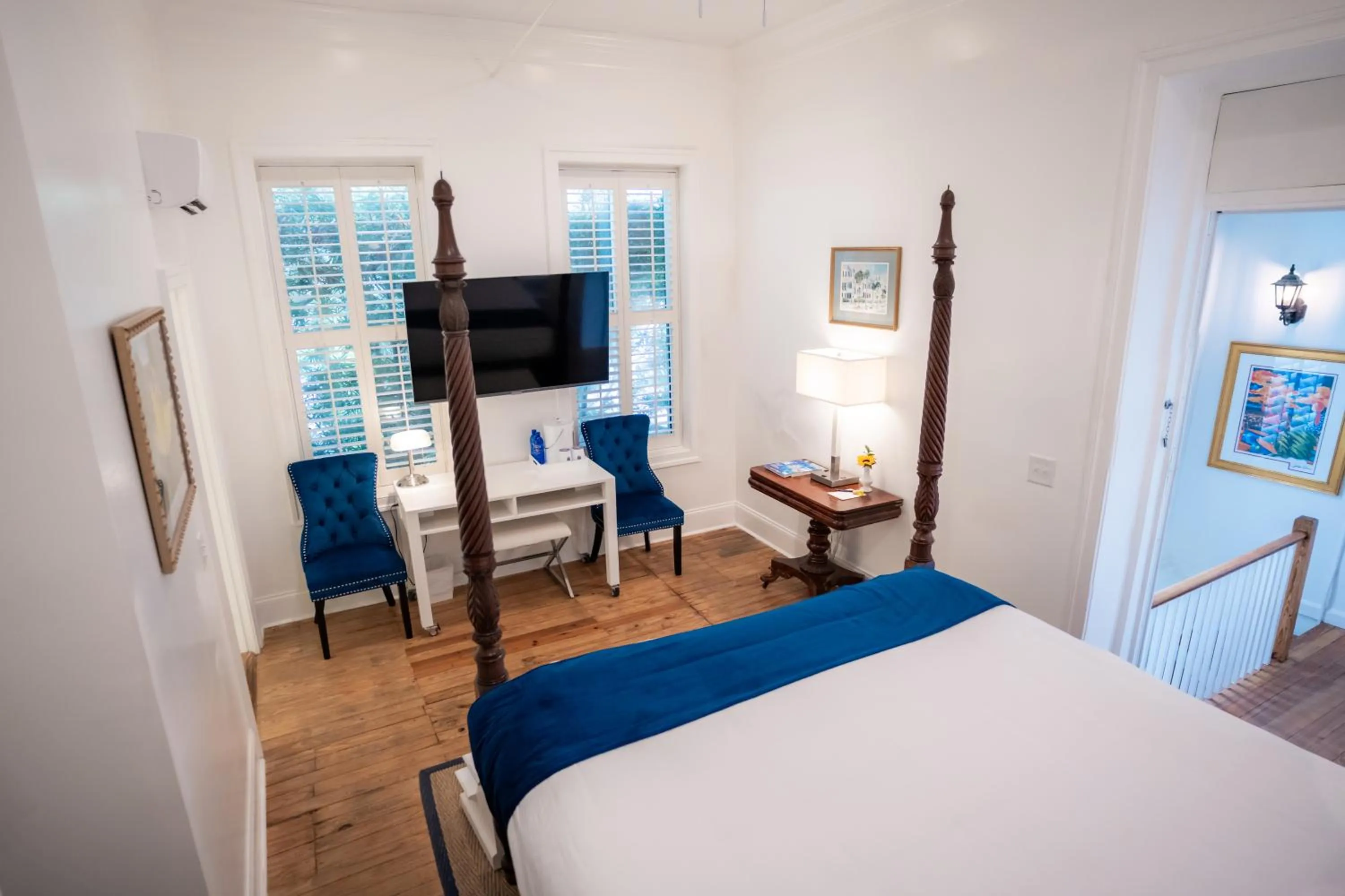 Bedroom, Bed in 20 South Battery