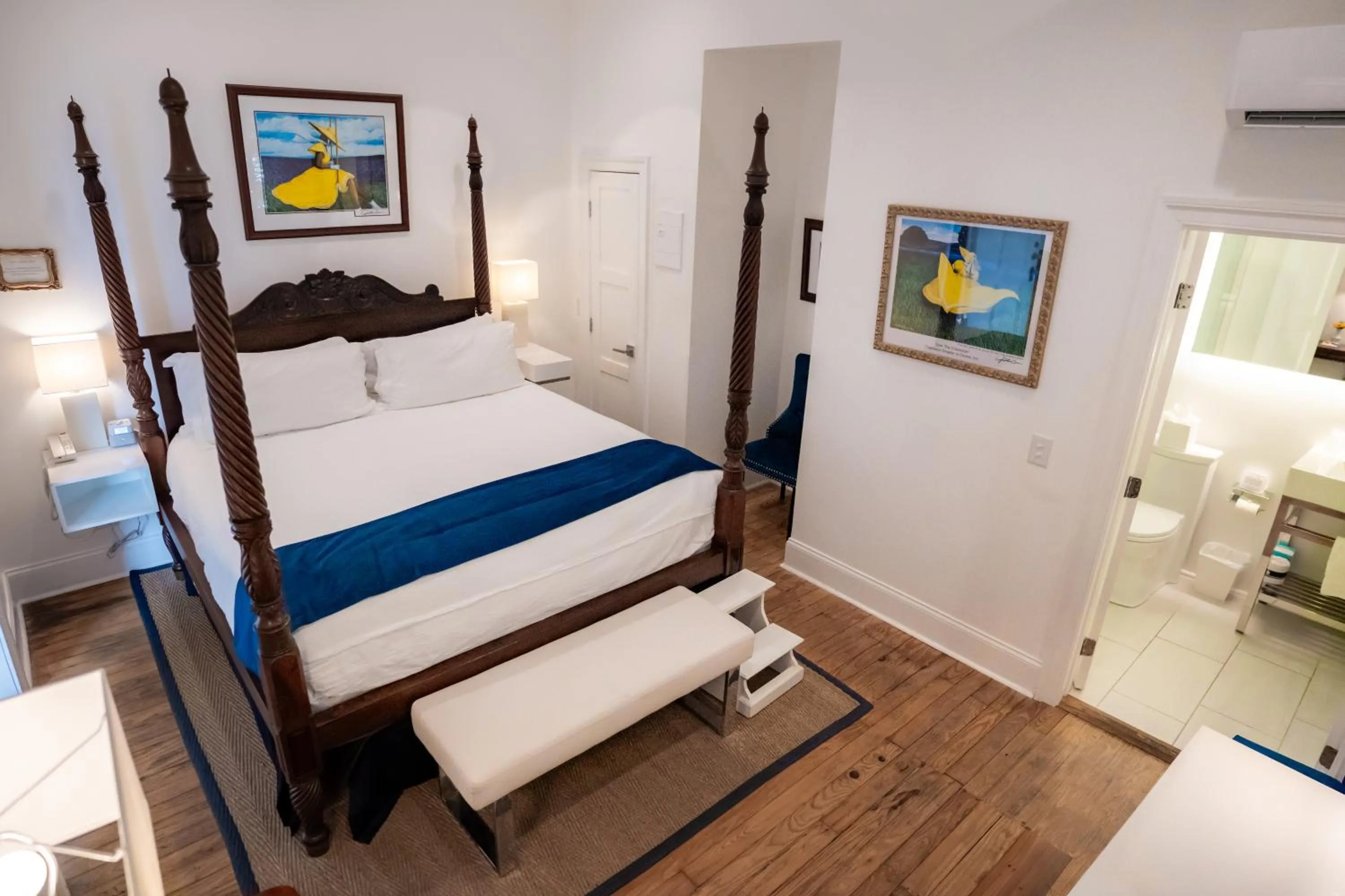 Bedroom, Bed in 20 South Battery