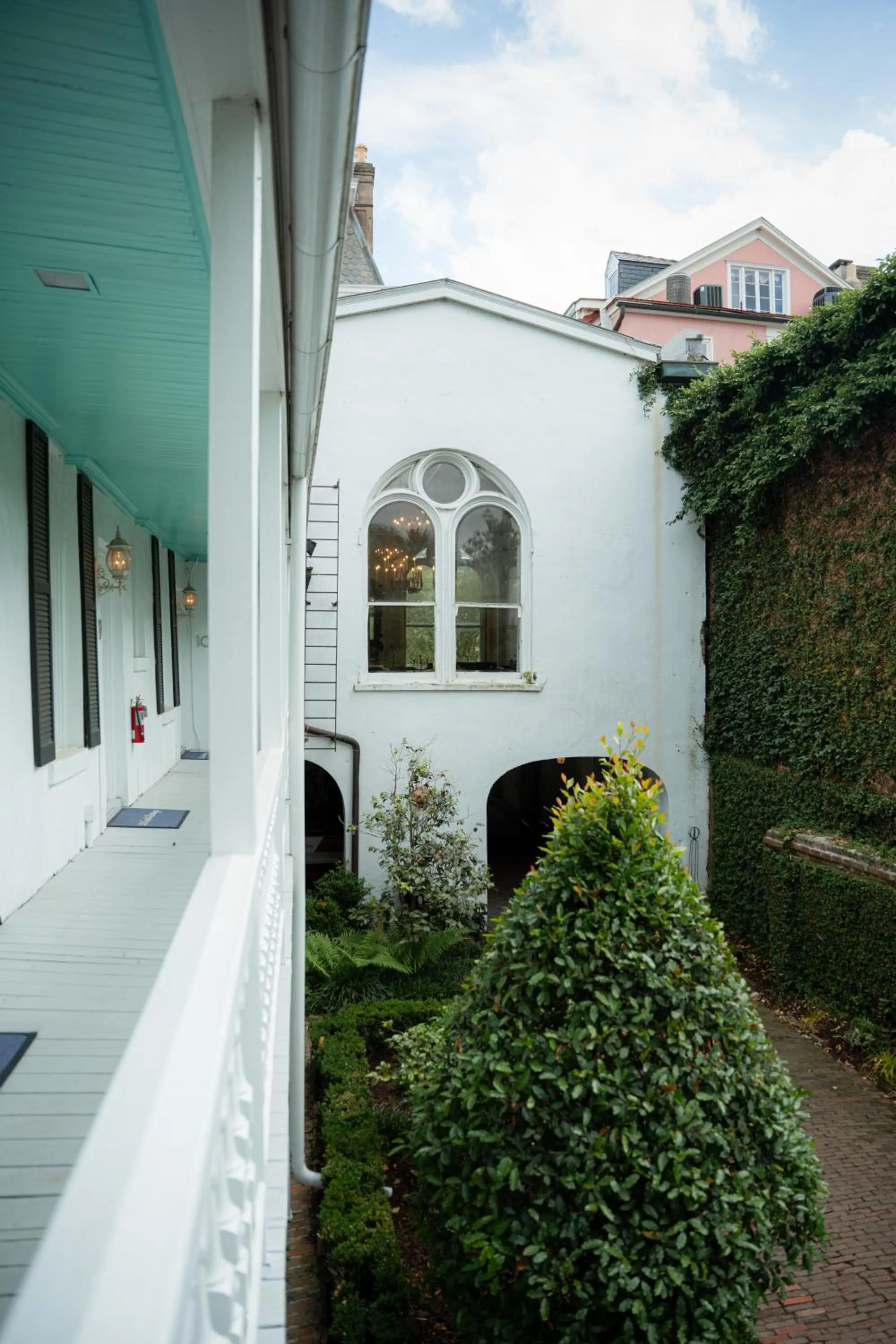Inner courtyard view in 20 South Battery