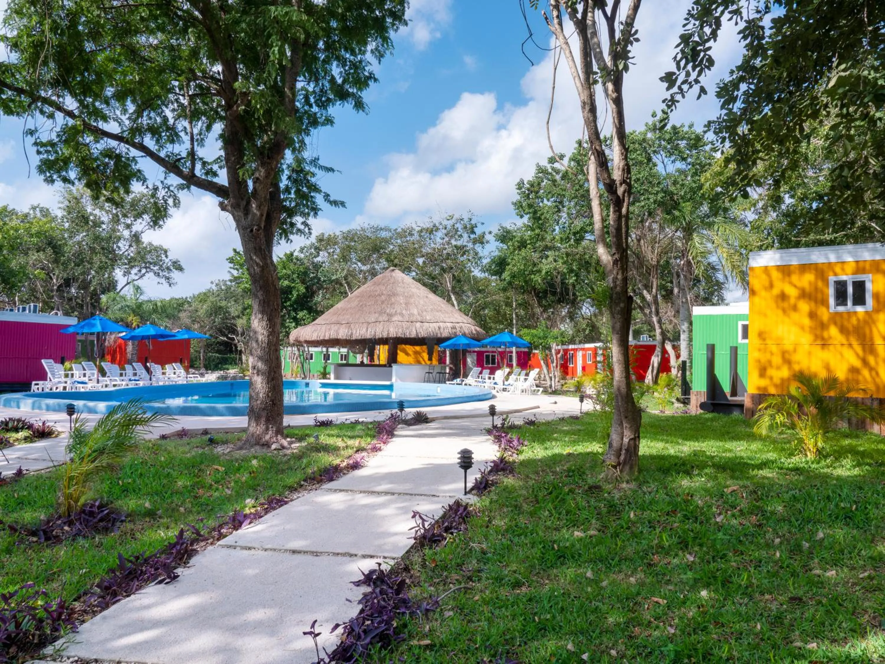 Patio in Colorbox beds and rooms