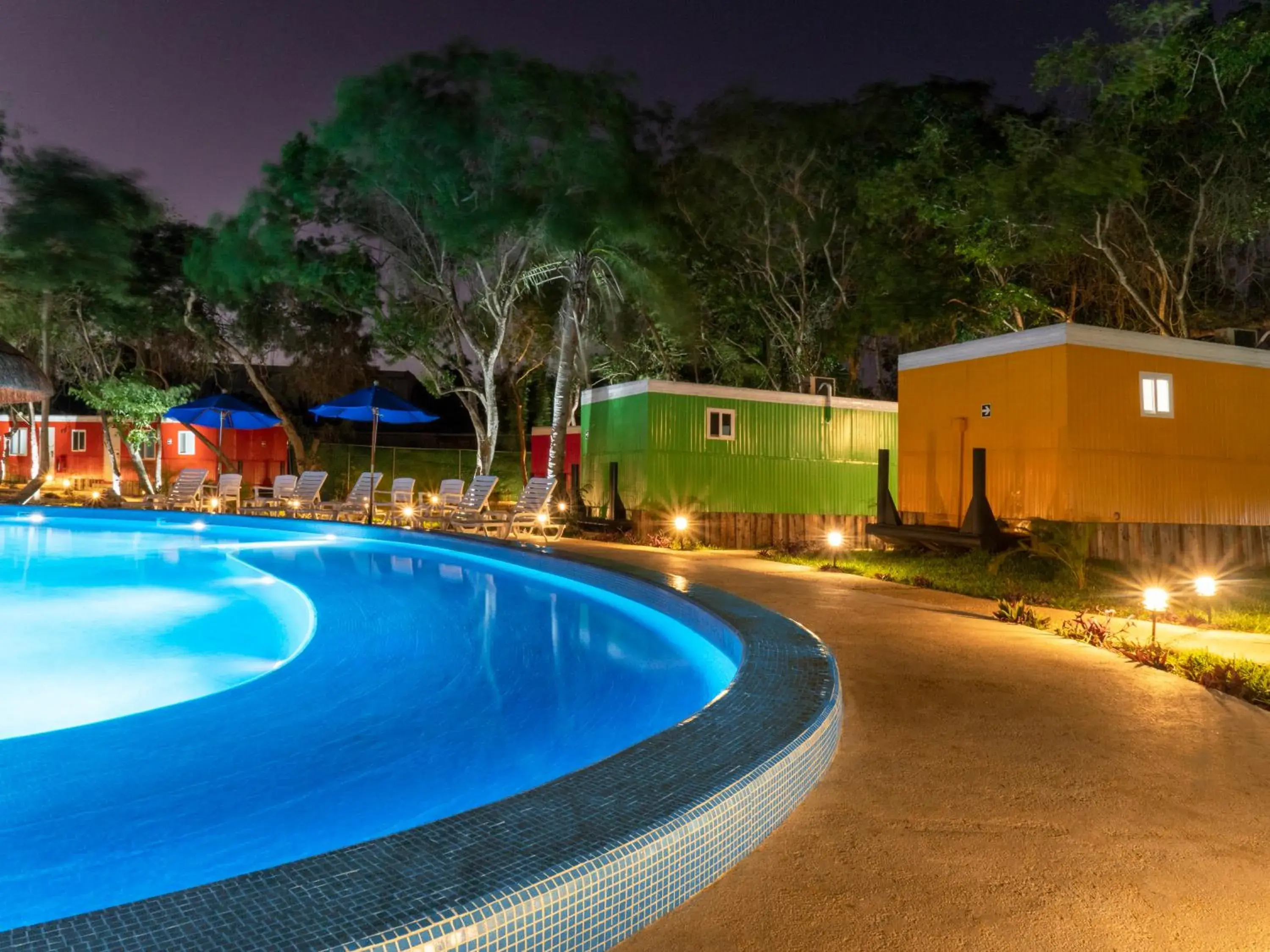 Property building in Colorbox beds and rooms Property building in Colorbox beds and rooms