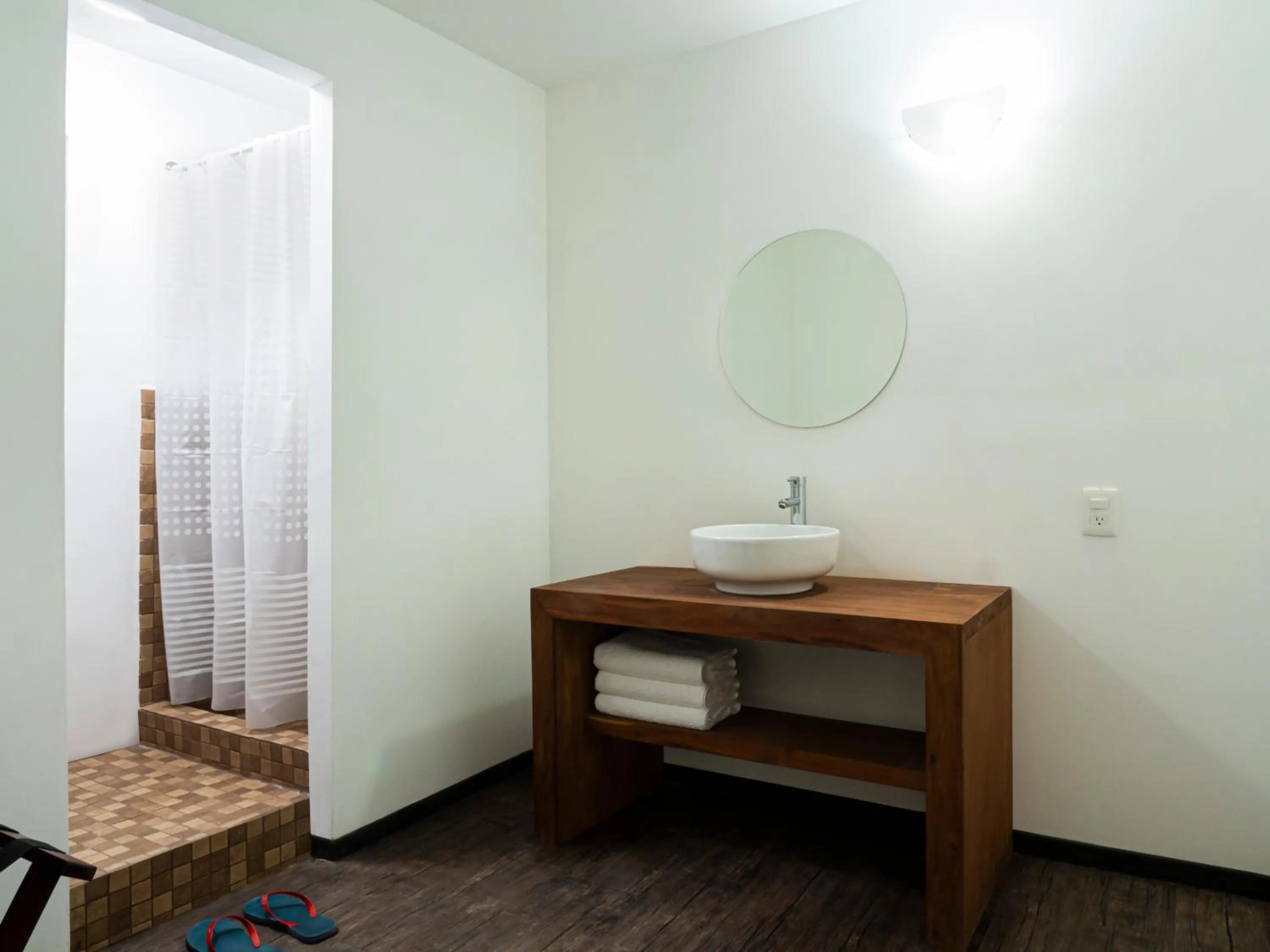 Bathroom in Colorbox beds and rooms